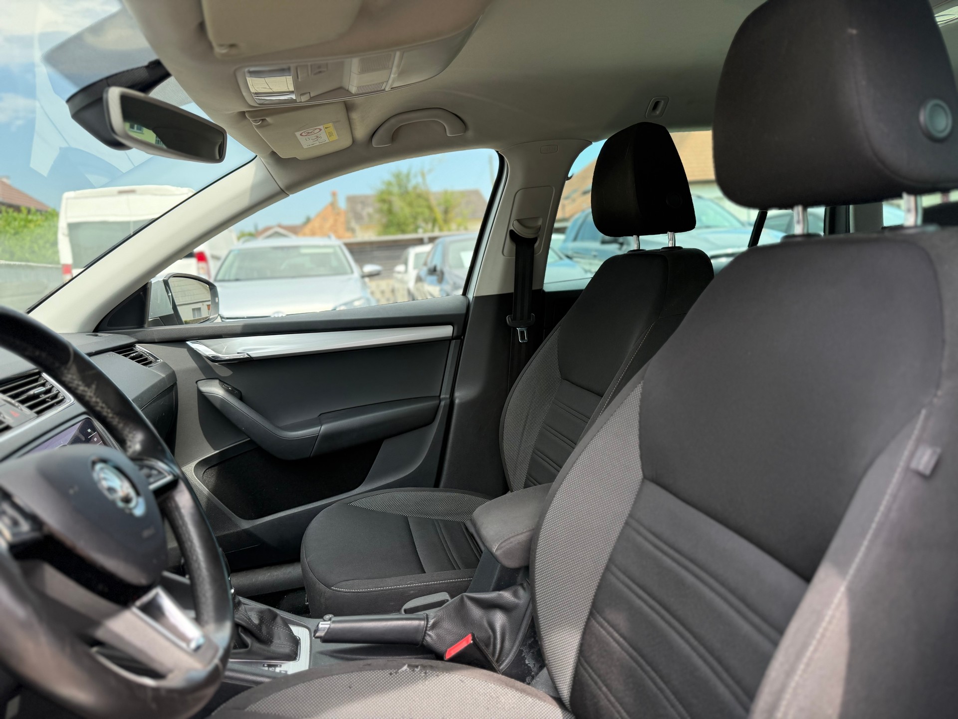 SKODA Octavia Combi 2.0 TDI Ambition 4x4 DSG-image-13
