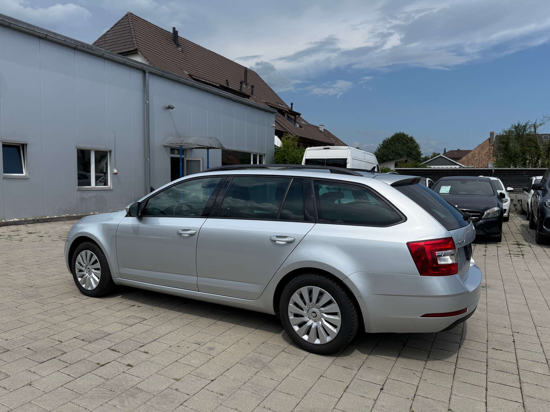 SKODA Octavia Combi 2.0 TDI Ambition 4x4 DSG-image-8