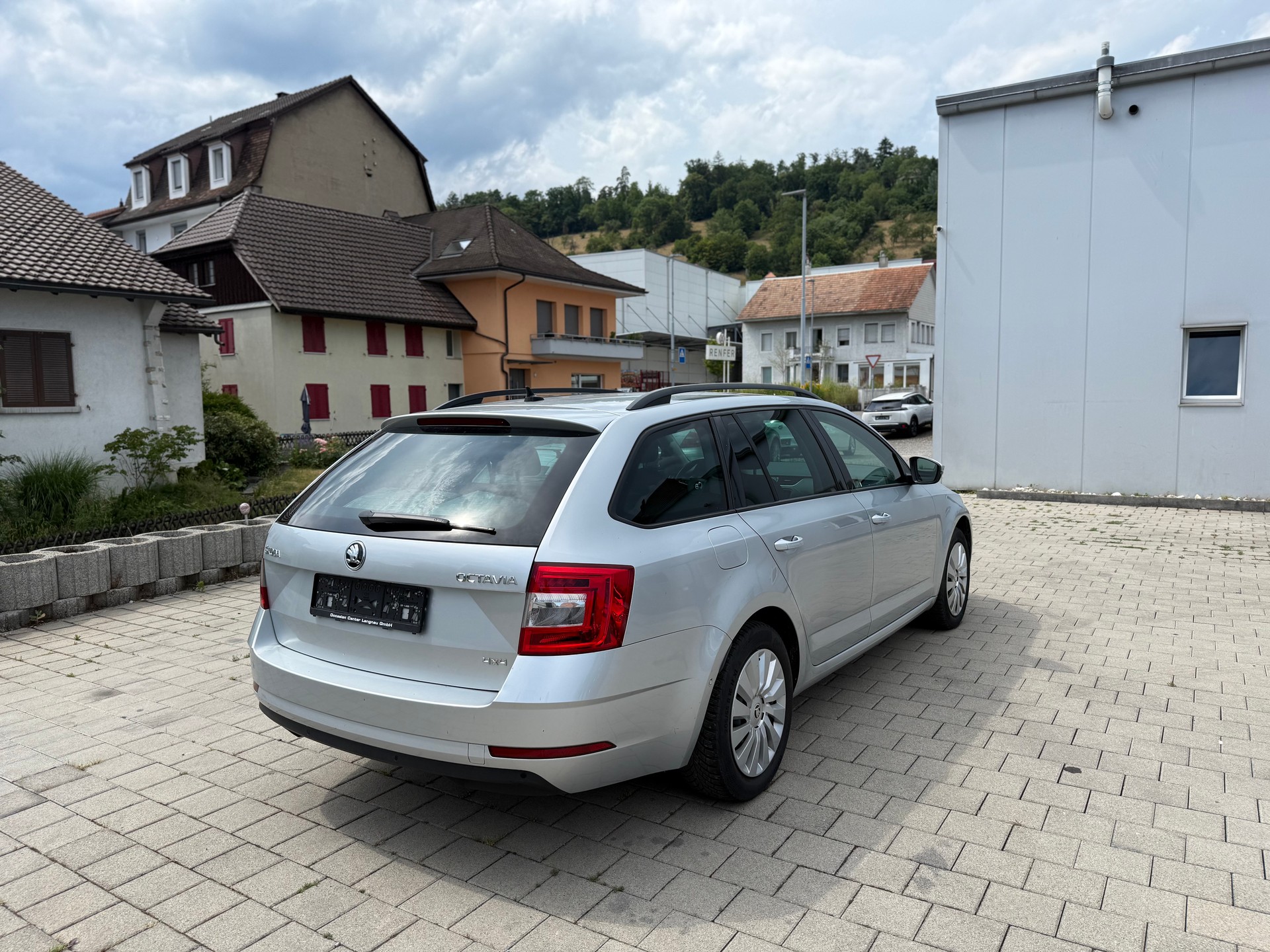 SKODA Octavia Combi 2.0 TDI Ambition 4x4 DSG-image-5