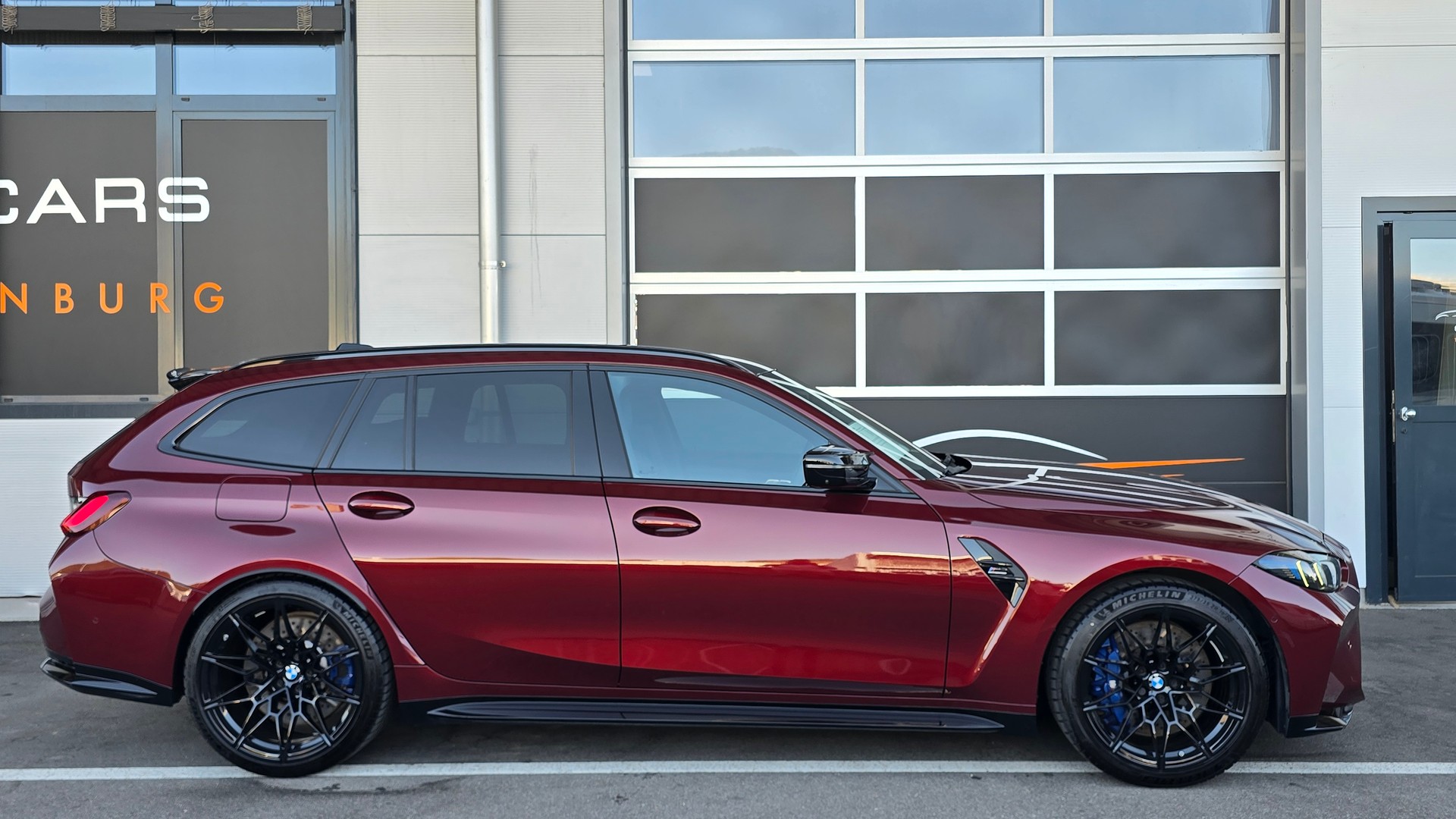 BMW M3 Touring xDrive Competition M-showroom-element-2