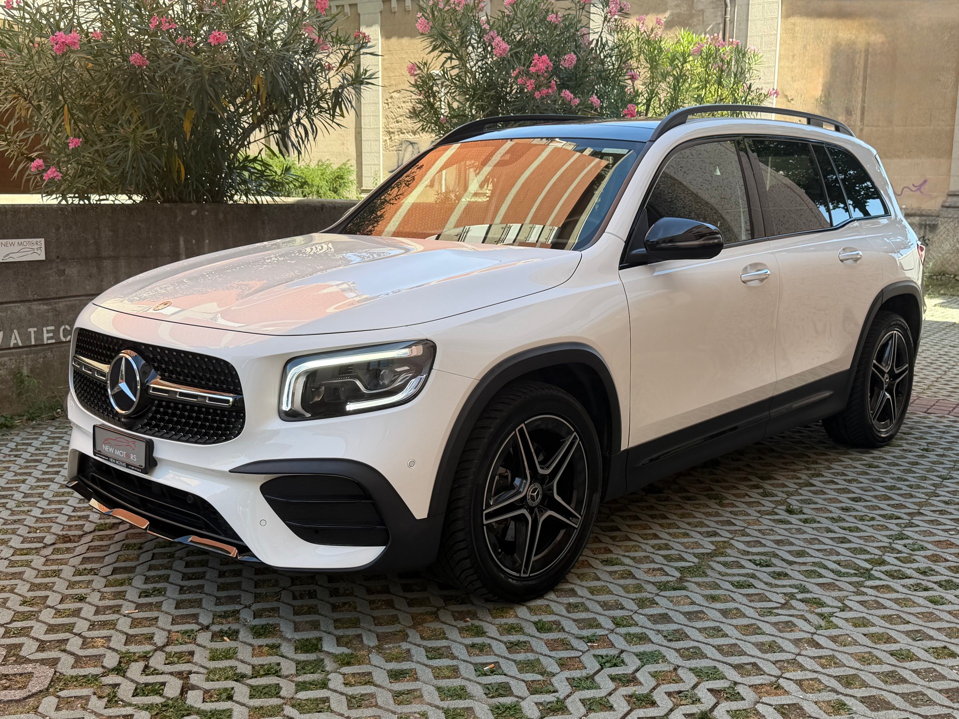MERCEDES-BENZ GLB 200 AMG Line 7G-Tronic-image-1