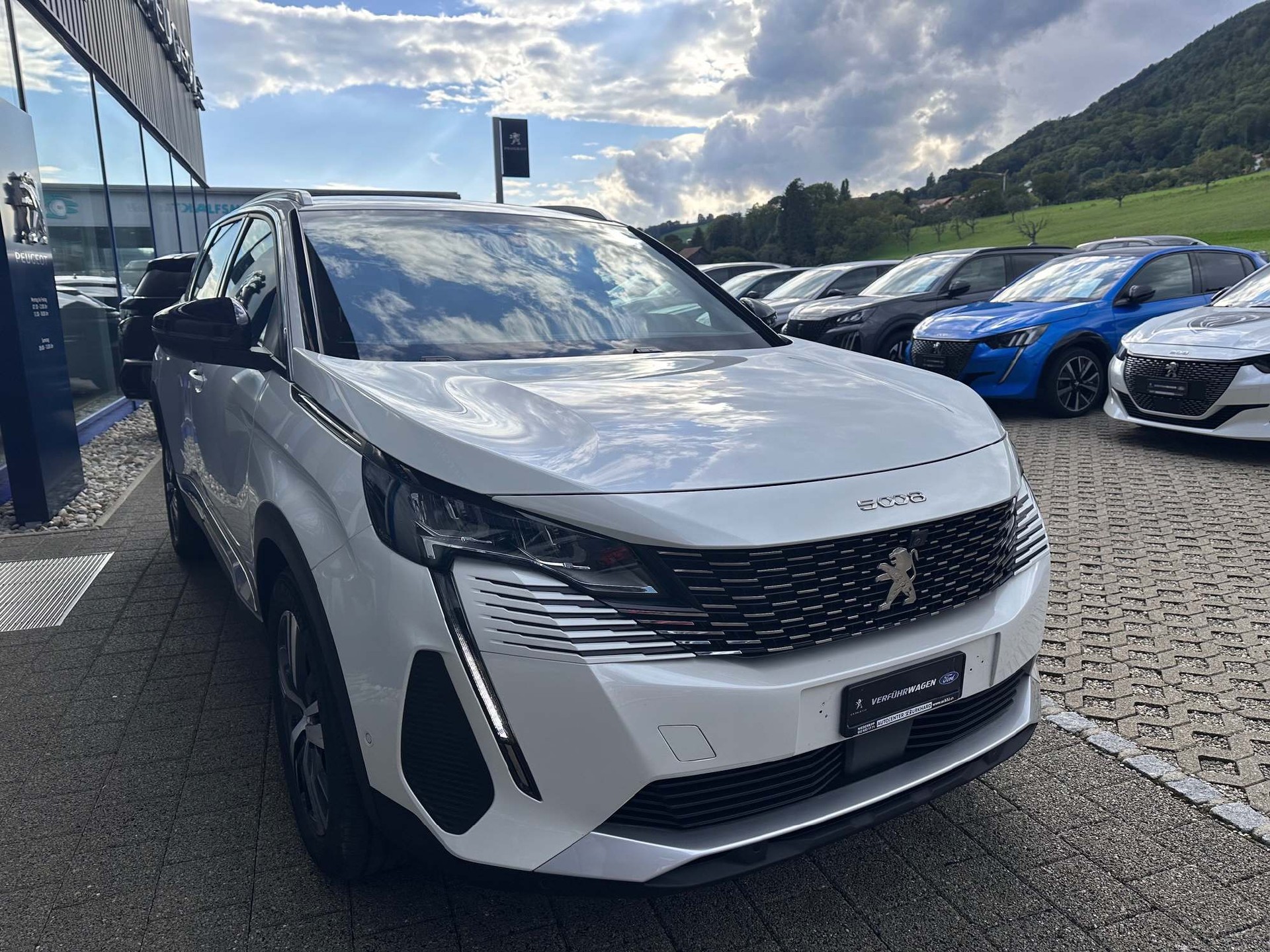 PEUGEOT 5008 1.2 PureTech 7-Plätzer *5 Jahre Werksgarantie* Allure Pack-showroom-element-2