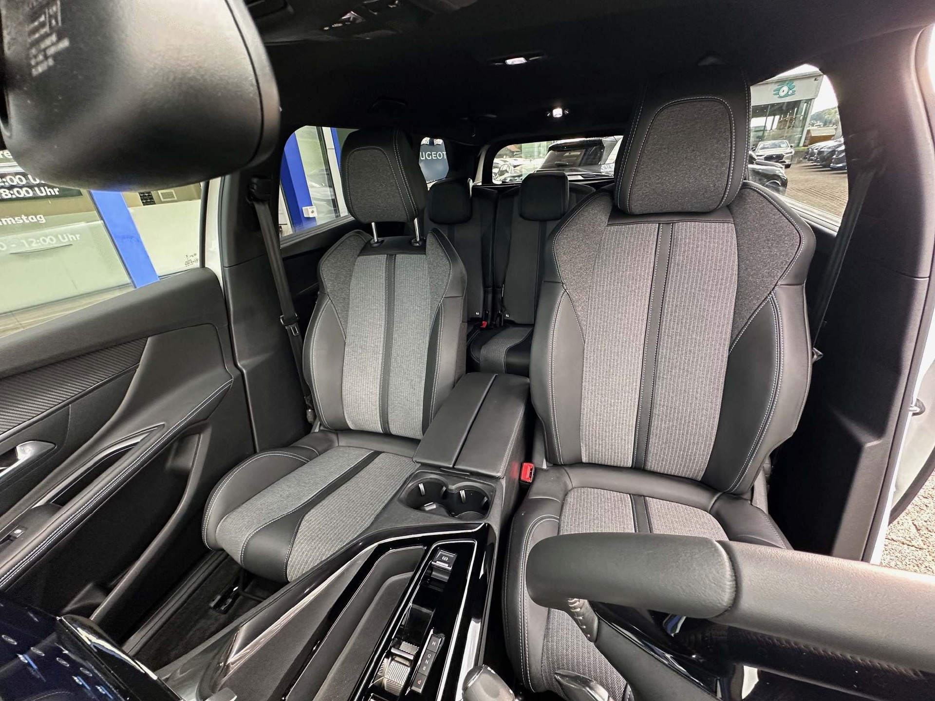 PEUGEOT 5008 1.2 PureTech 7-Plätzer *5 Jahre Werksgarantie* Allure Pack-image-12