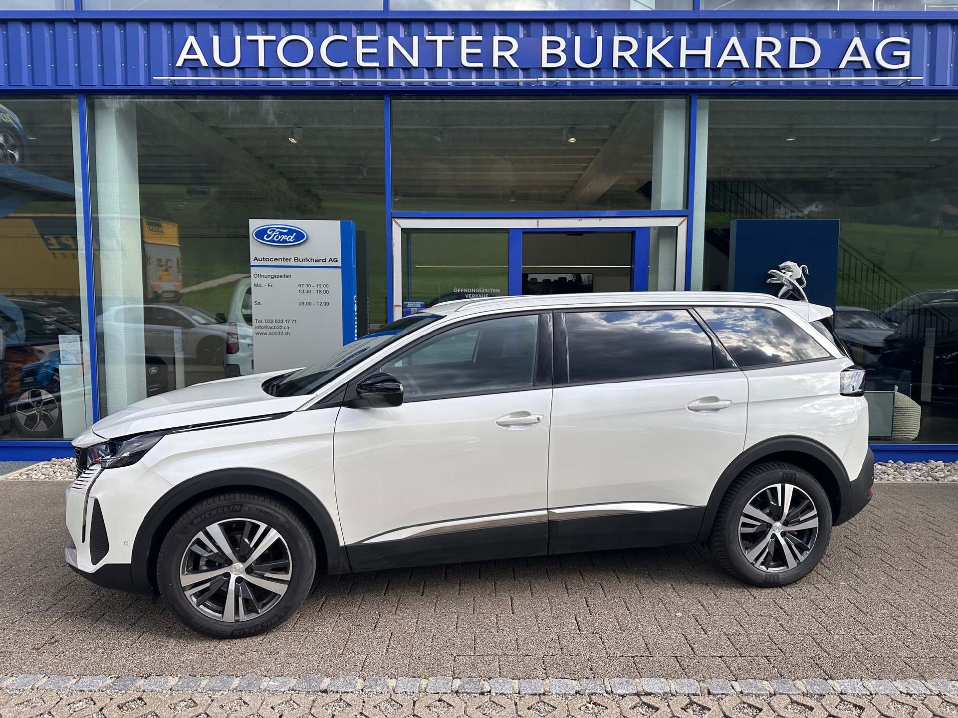 PEUGEOT 5008 1.2 PureTech 7-Plätzer *5 Jahre Werksgarantie* Allure Pack