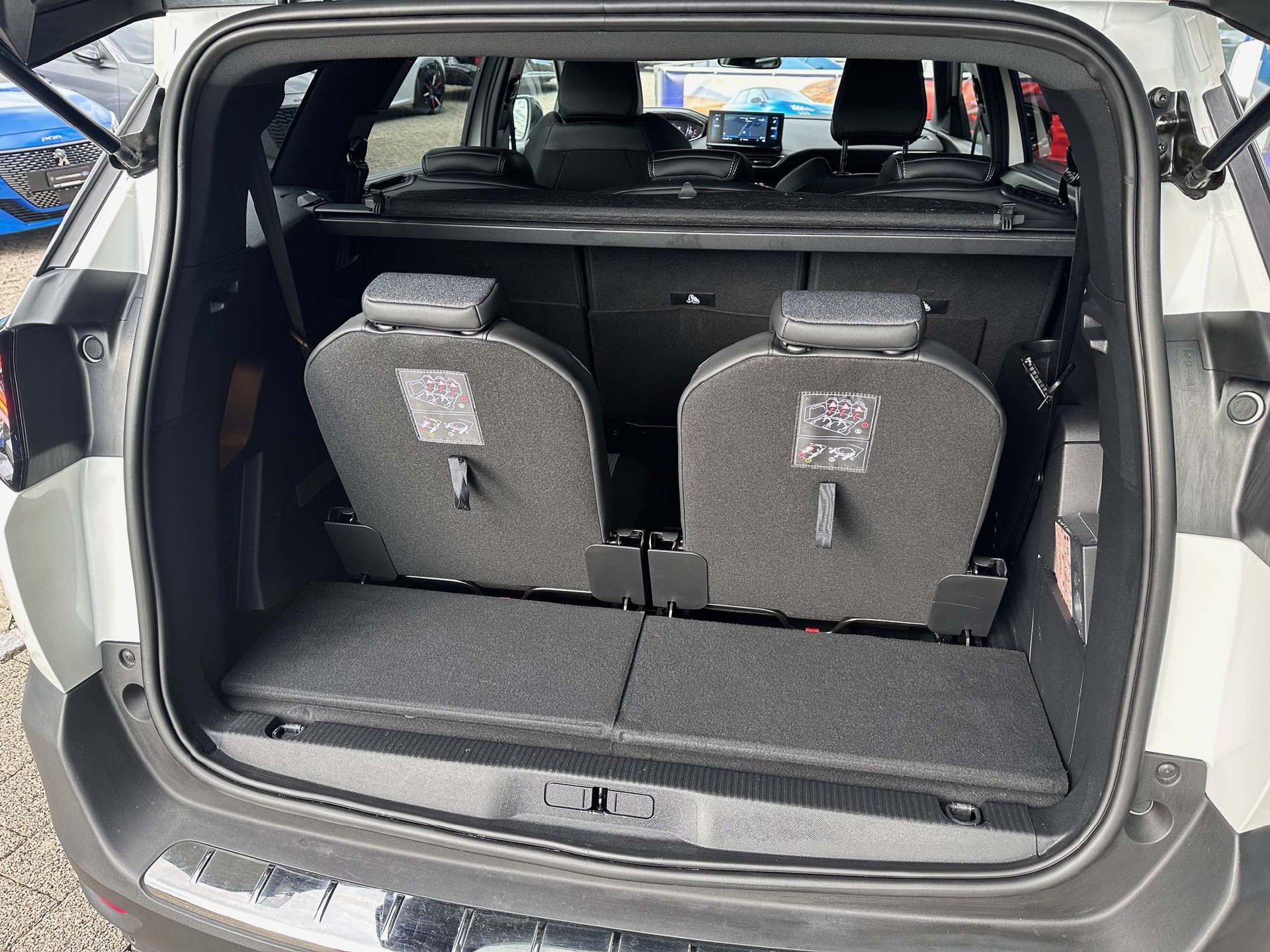 PEUGEOT 5008 1.2 PureTech 7-Plätzer *5 Jahre Werksgarantie* Allure Pack-image-5