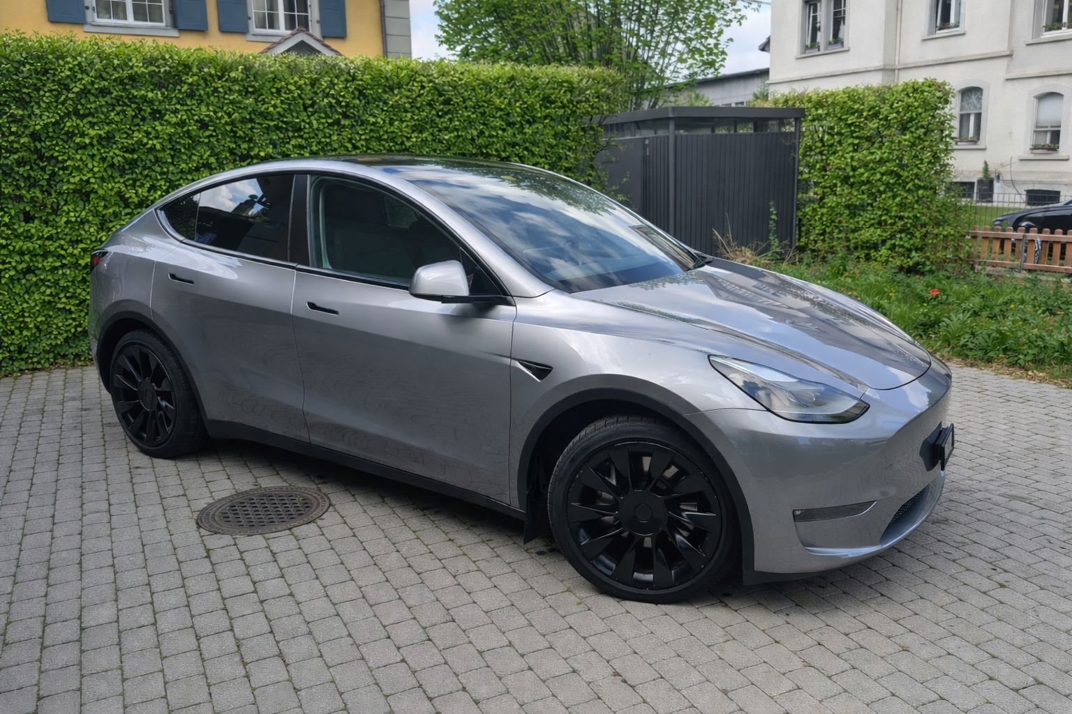 TESLA Maximale Reichweite Allradantrieb-image-1