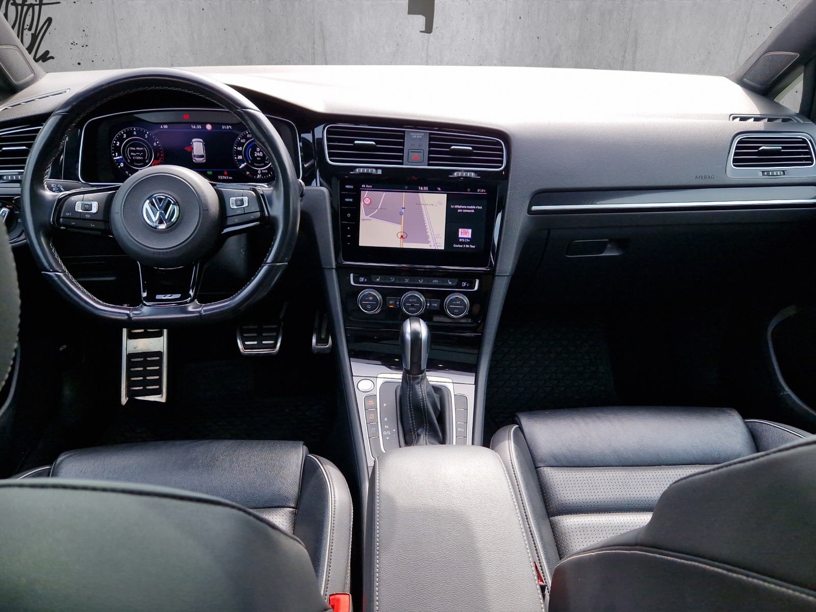 VW Golf Variant 2.0 TSI R 4Motion DSG-image-9