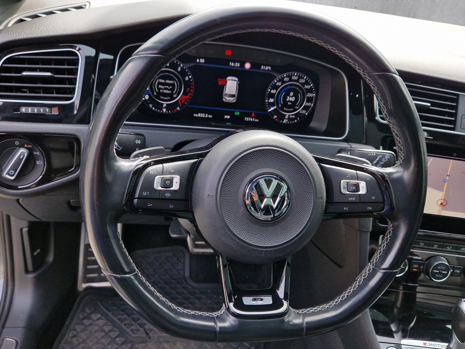 VW Golf Variant 2.0 TSI R 4Motion DSG-image-6
