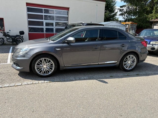 SUZUKI Kizashi 2.4 Sergio Cellano 4WD CVT-image-1