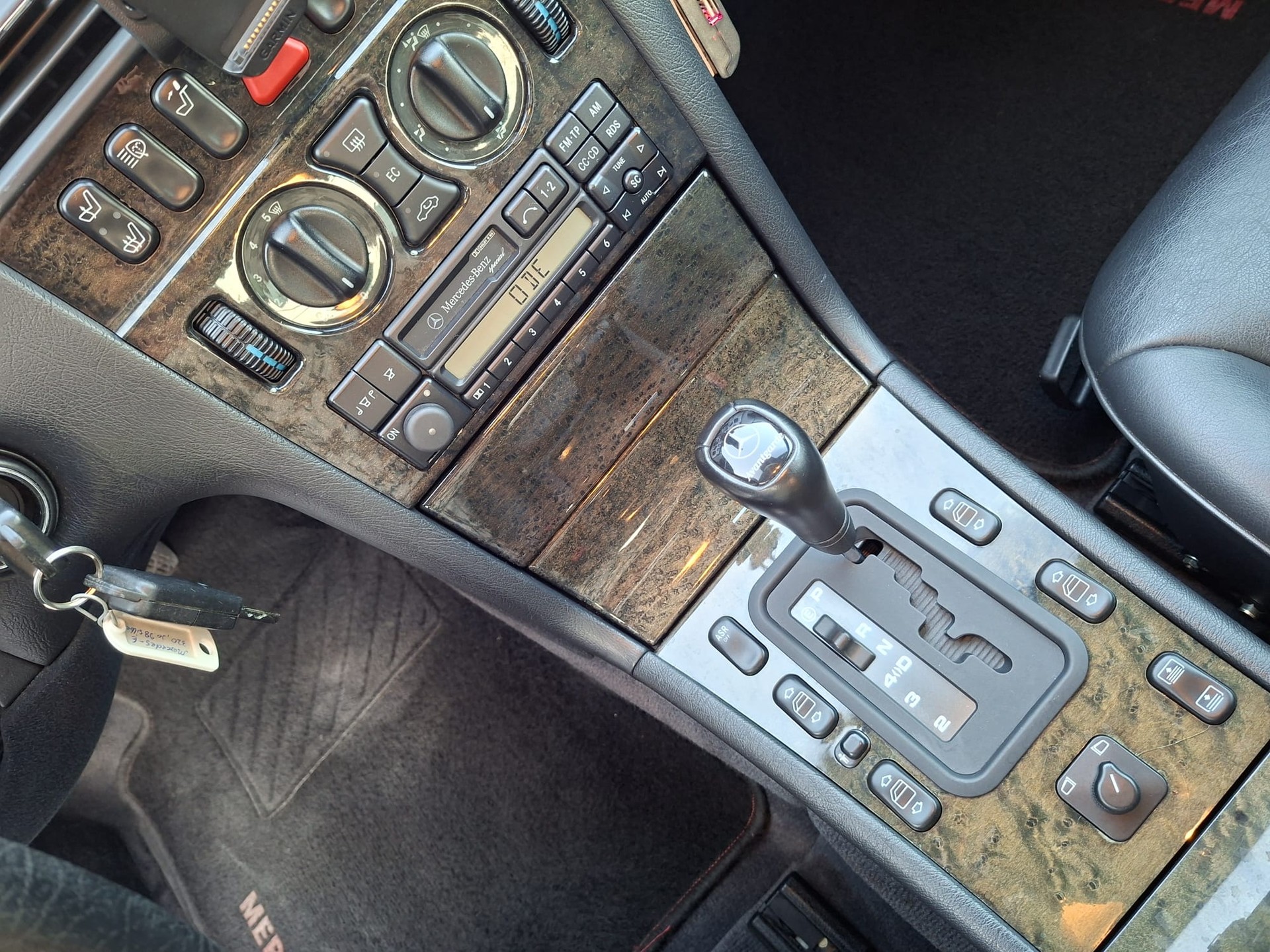 MERCEDES-BENZ E 320 Avantgarde Automatic-image-13