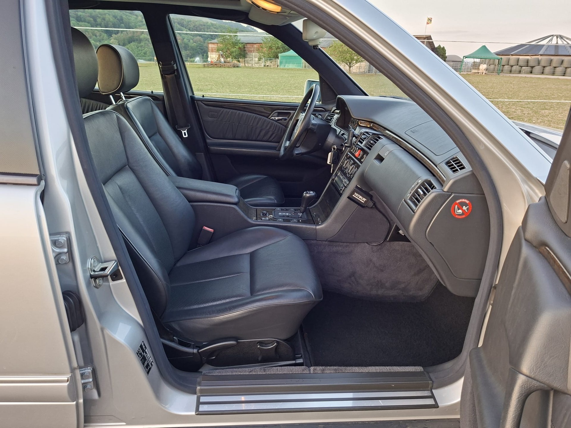 MERCEDES-BENZ E 320 Avantgarde Automatic-image-8