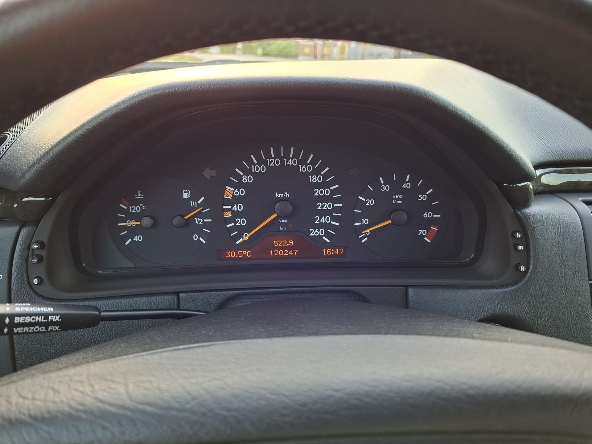MERCEDES-BENZ E 320 Avantgarde Automatic-image-15