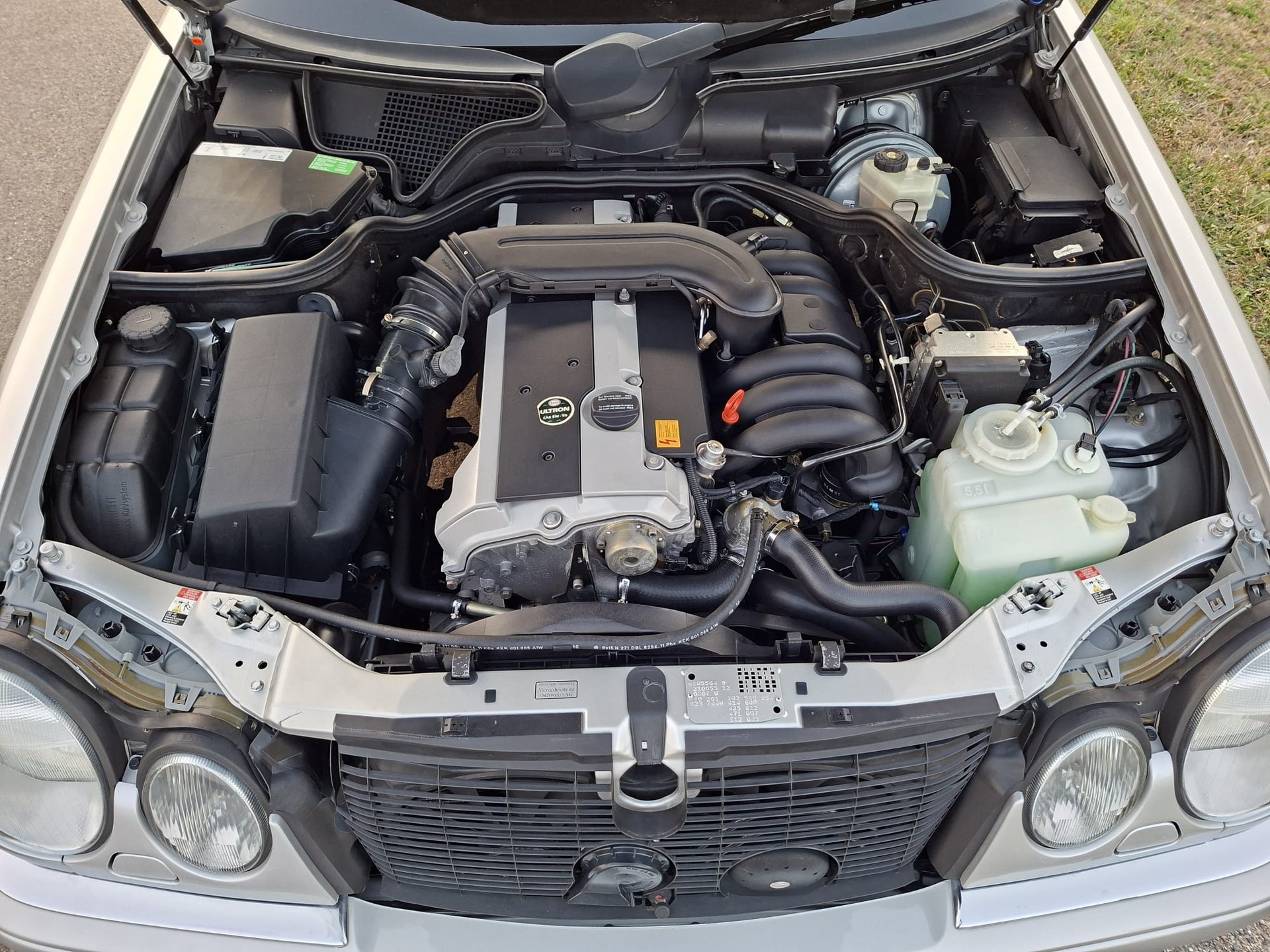 MERCEDES-BENZ E 320 Avantgarde Automatic-image-14