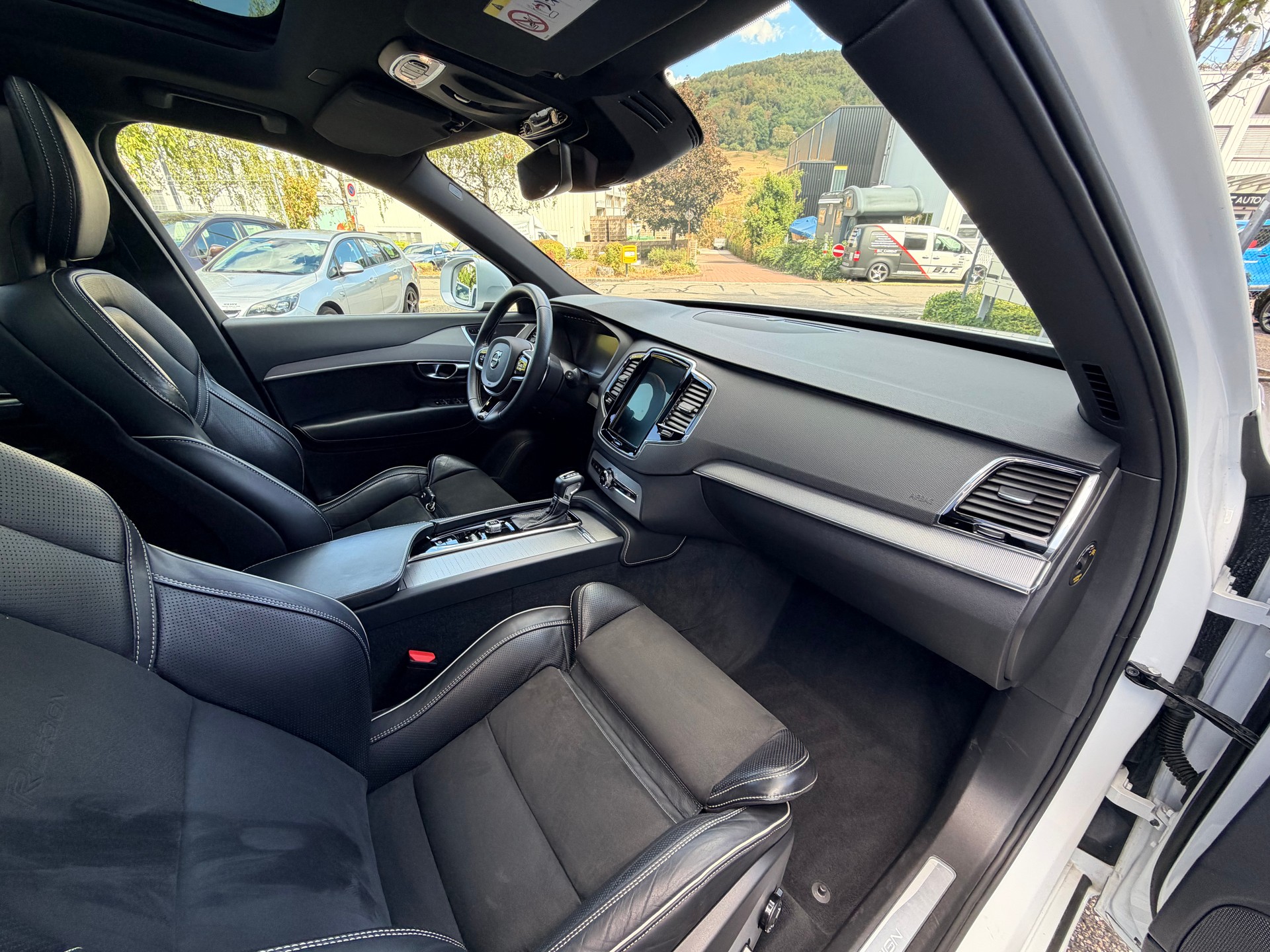 VOLVO XC90 D5 AWD R-Design Geartronic-image-9