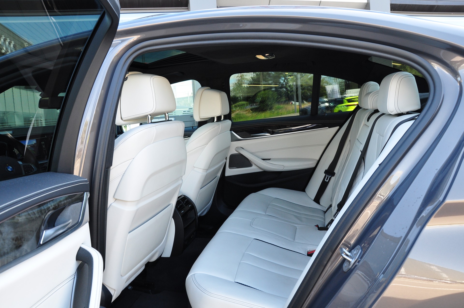 BMW 540d xDrive 48V M Sport Steptronic-image-15