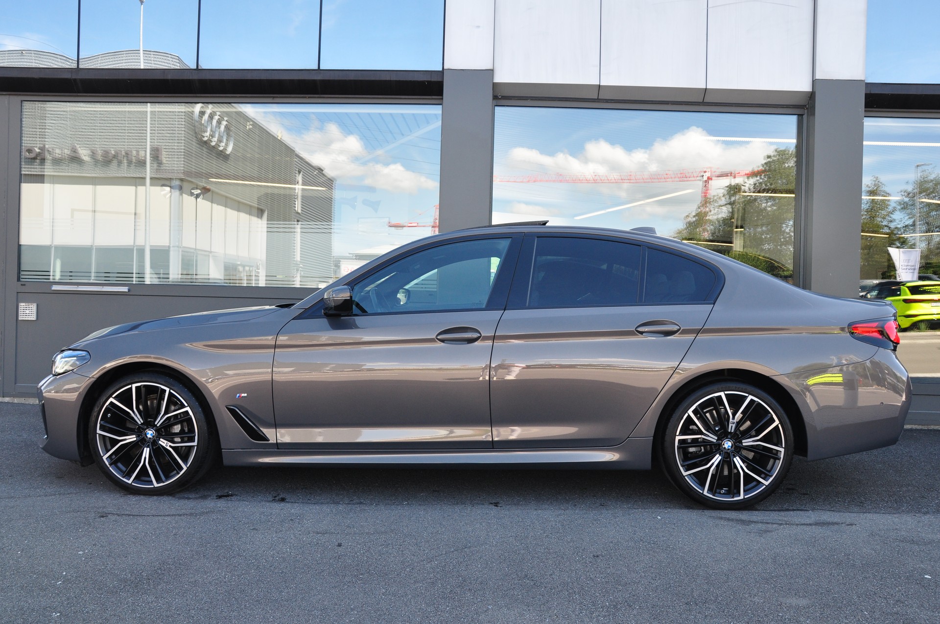 BMW 540d xDrive 48V M Sport Steptronic-image-4