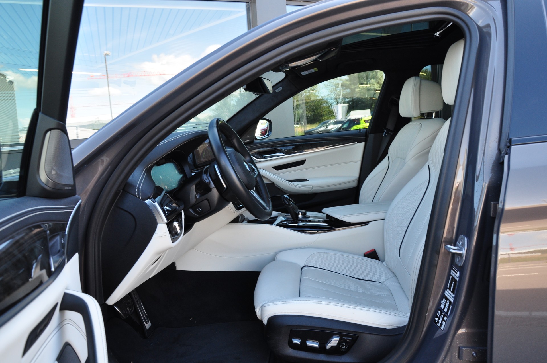 BMW 540d xDrive 48V M Sport Steptronic-image-21