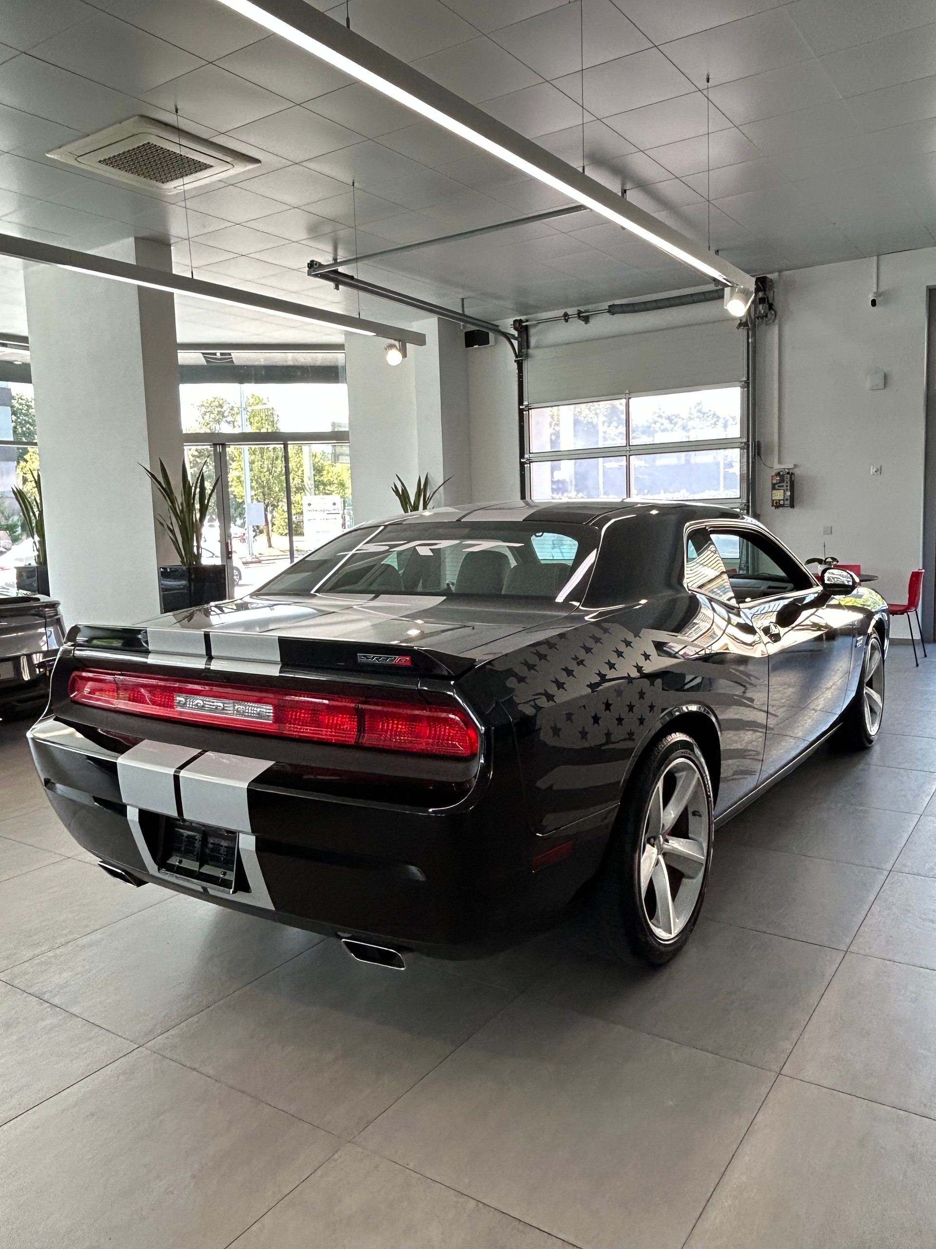 DODGE Challenger SRT-8 392 Hemi V8-showroom-element-3