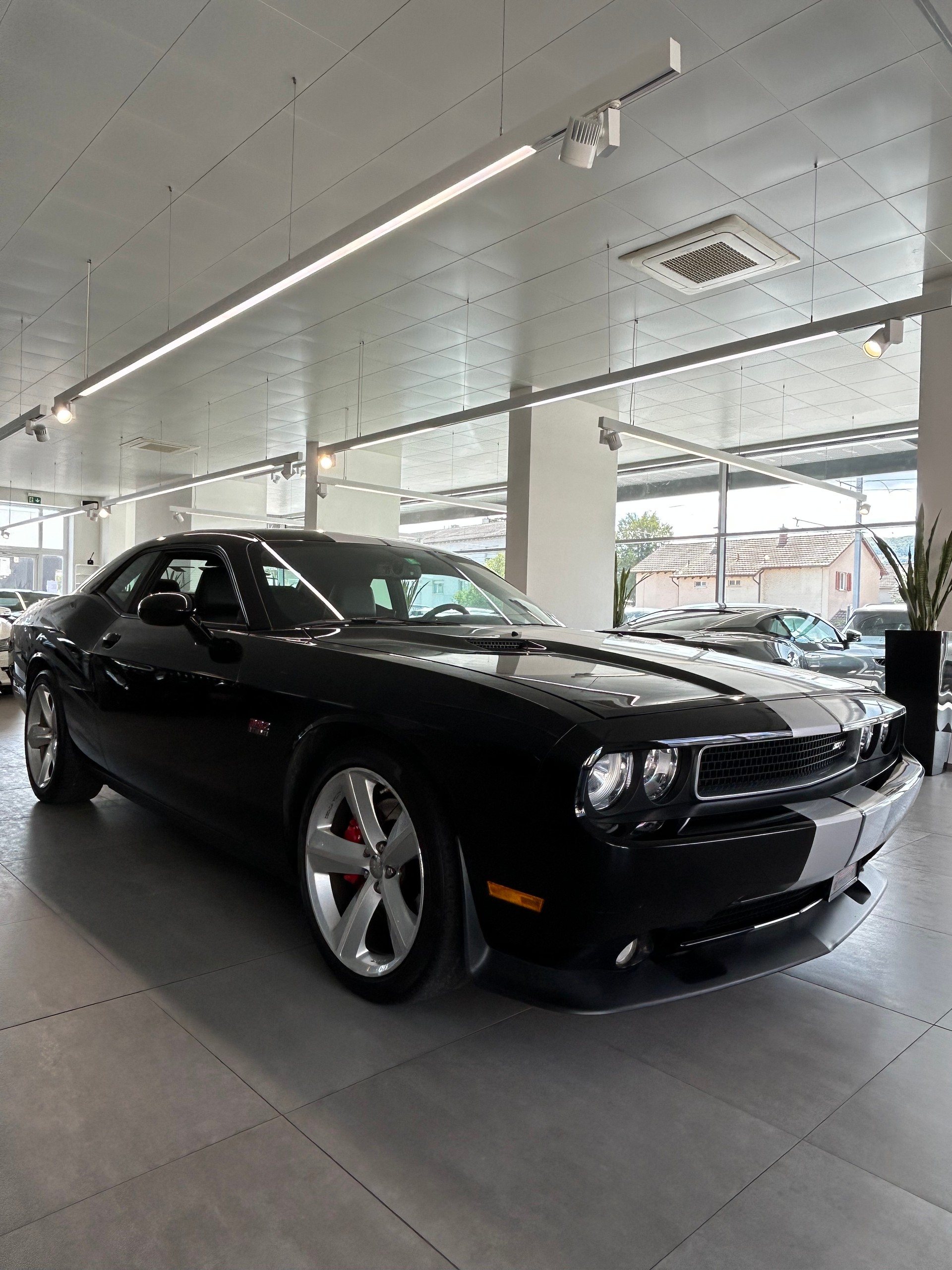 DODGE Challenger SRT-8 392 Hemi V8-showroom-element-1