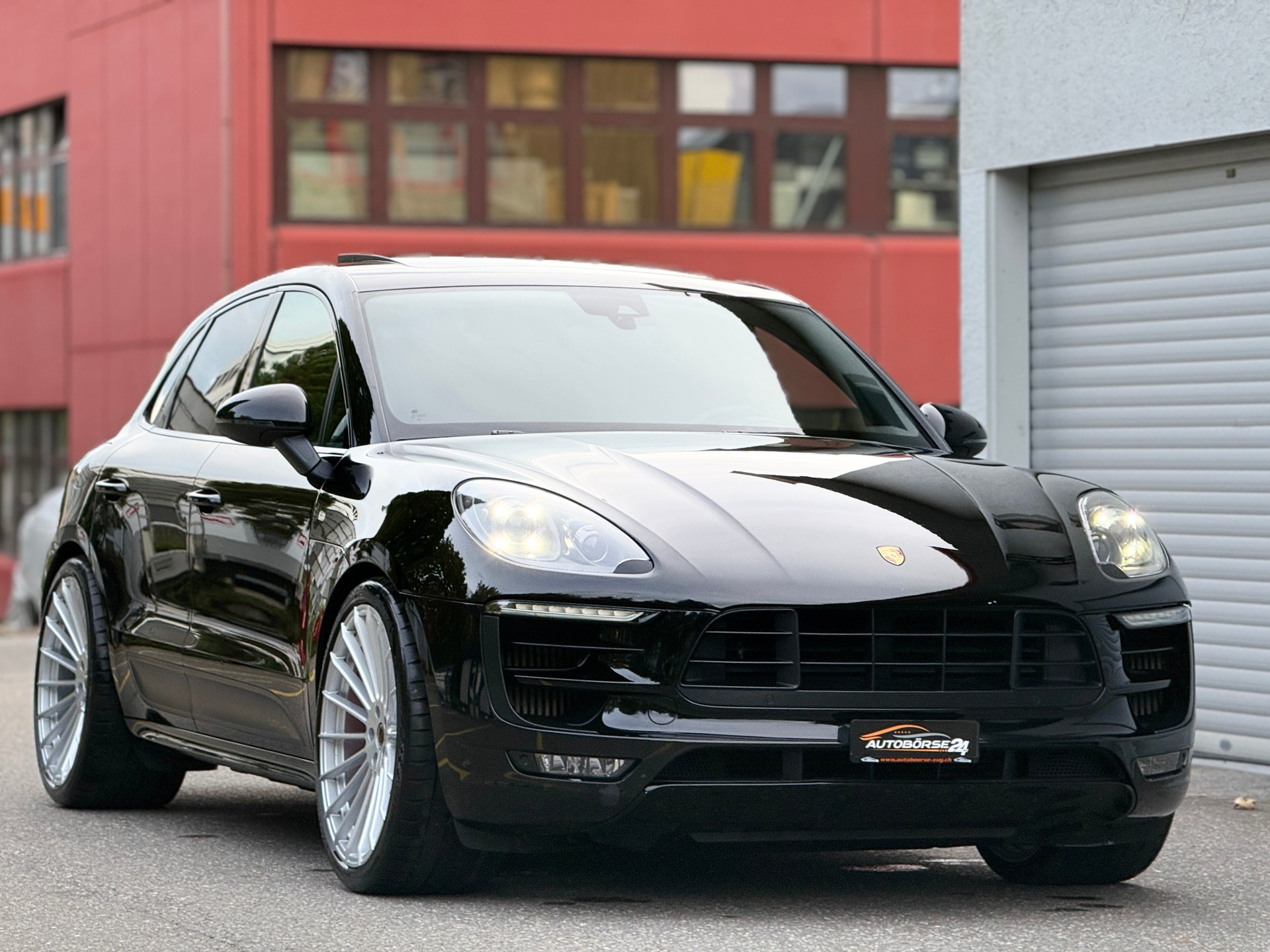 PORSCHE Macan GTS PDK-showroom-element-1