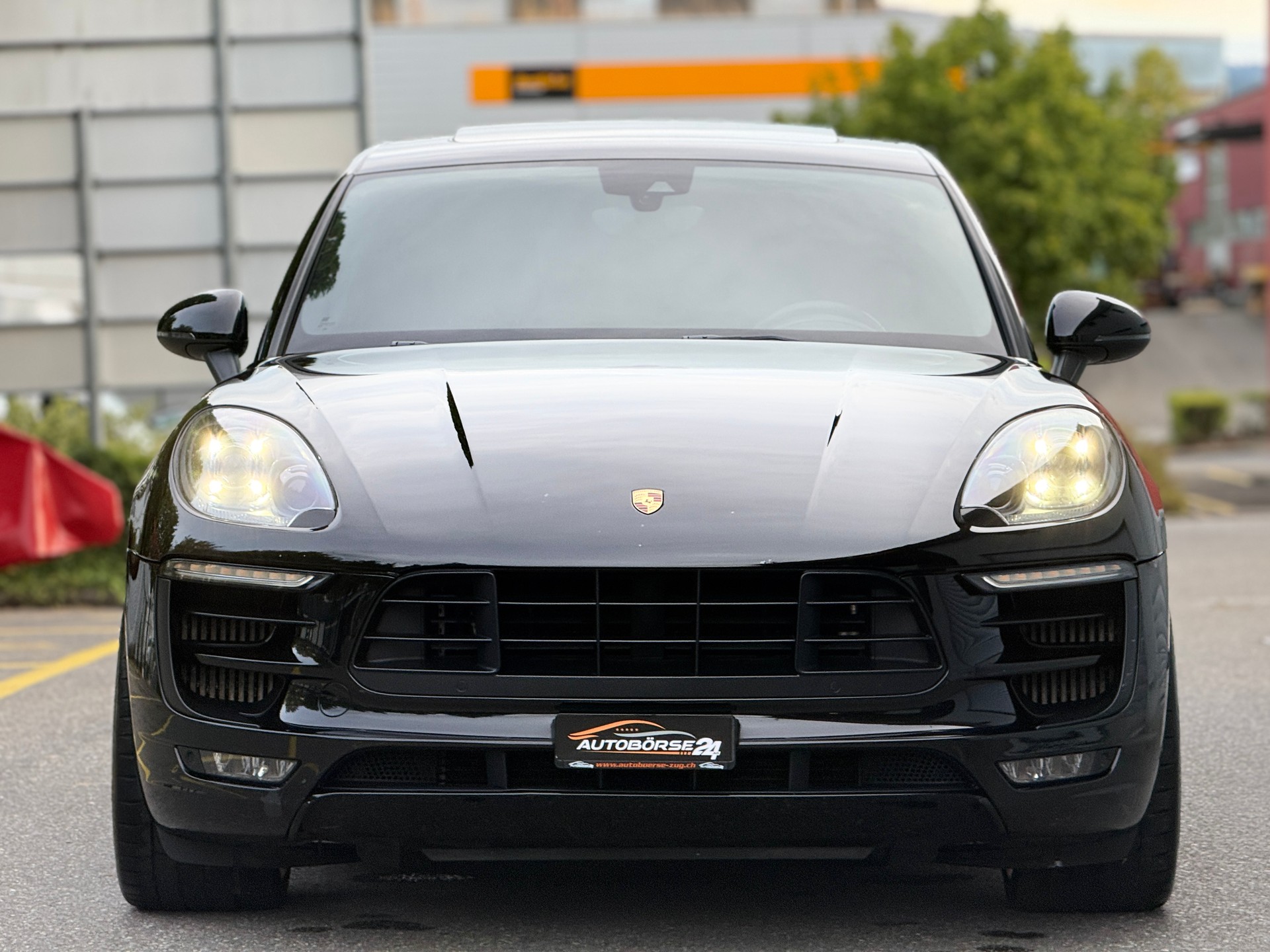 PORSCHE Macan GTS PDK-showroom-element-2