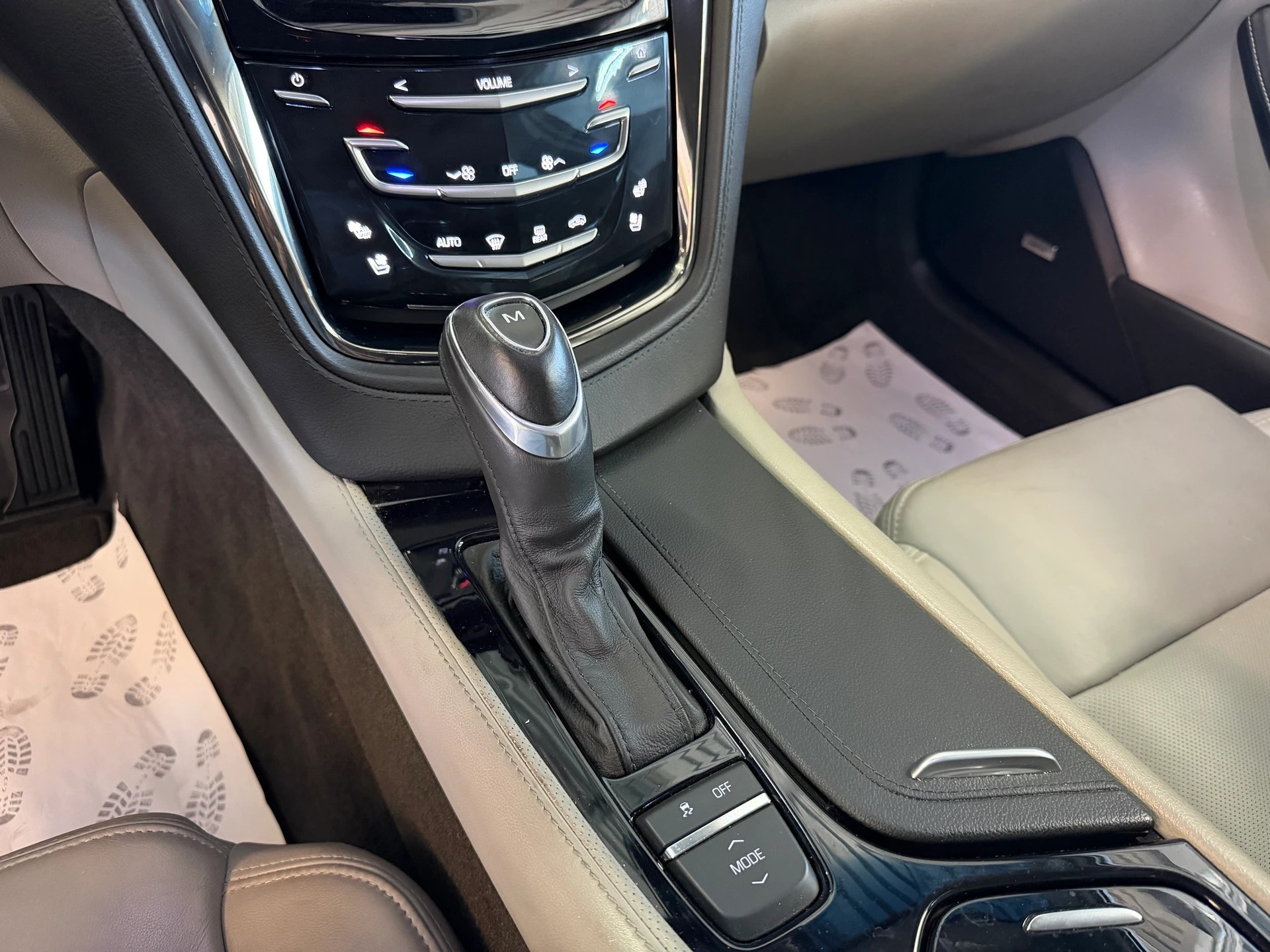 CADILLAC CTS Sedan 2.0 Turbo AWD Premium Automatic | CH-Auto | MFK 02.2025 | Ab Service |-image-18