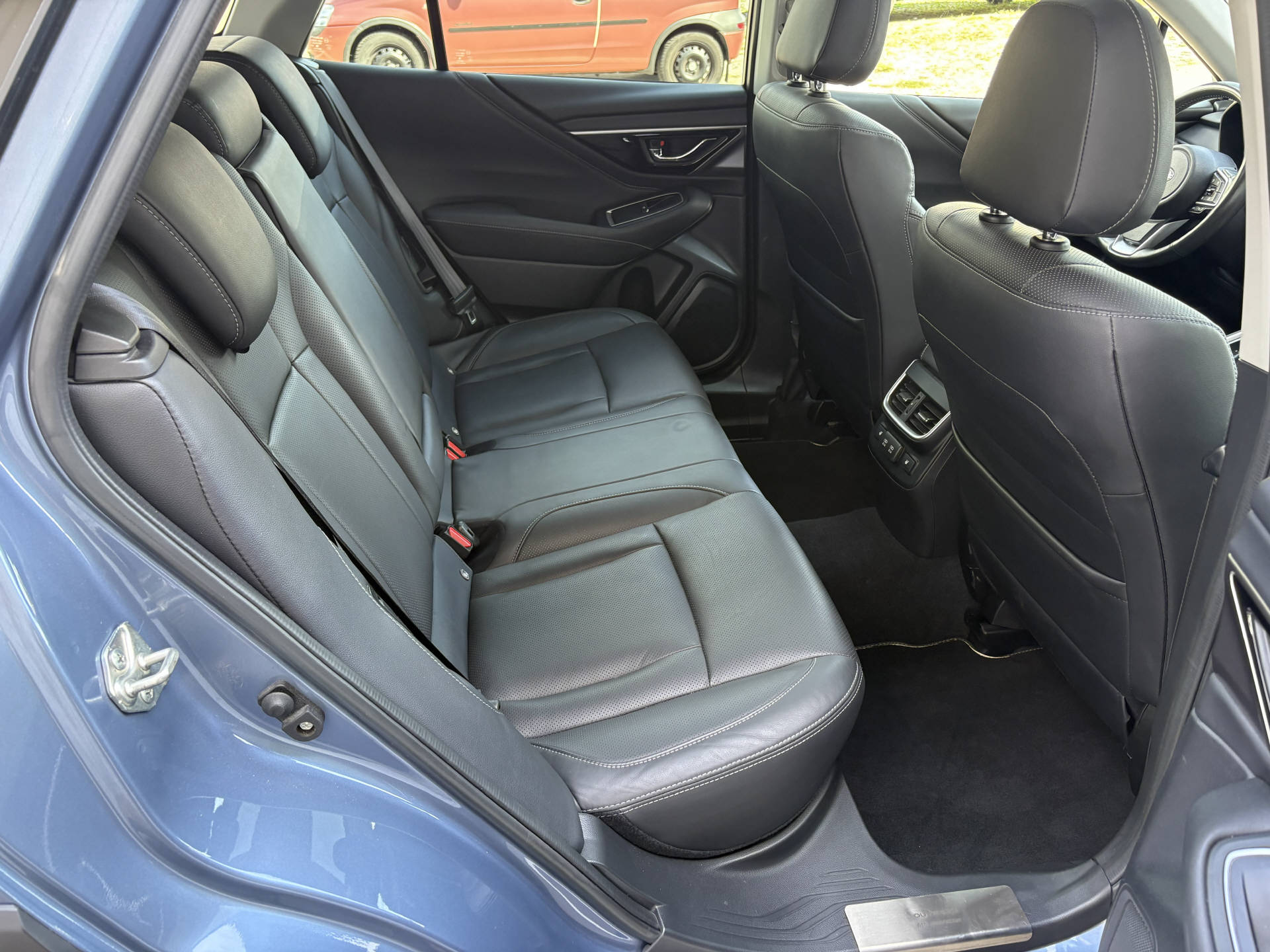 SUBARU Outback 2.5i Luxury-image-5