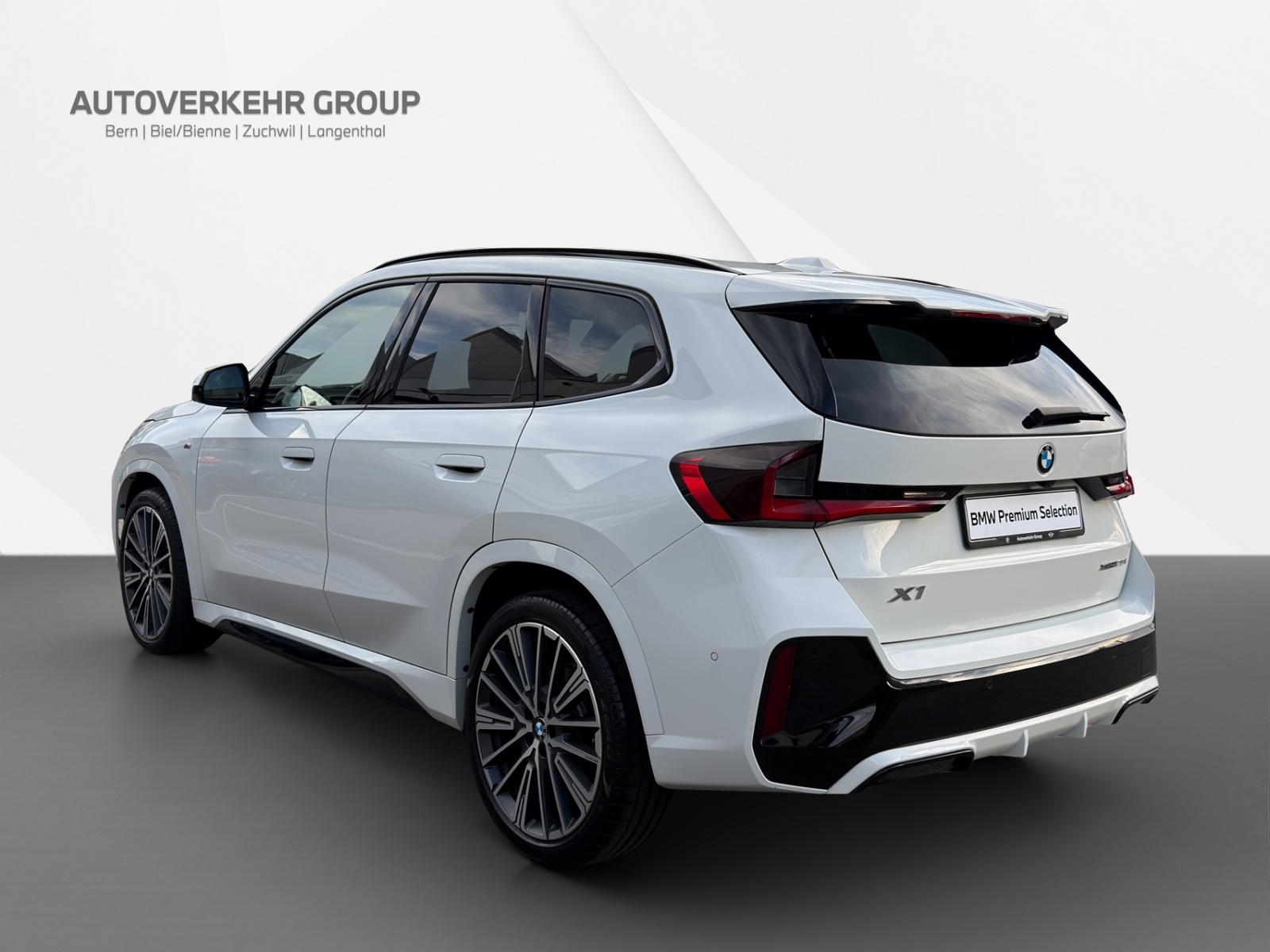BMW X1 xDrive 23i M Sport 48V-showroom-element-3