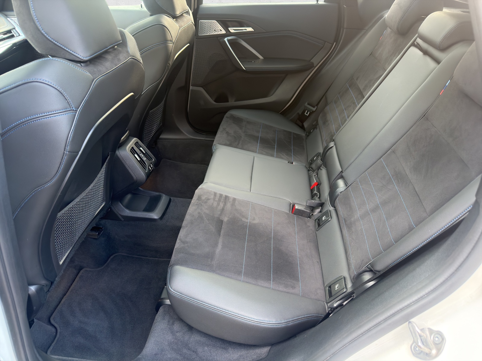 BMW X1 xDrive 23i M Sport 48V-image-10