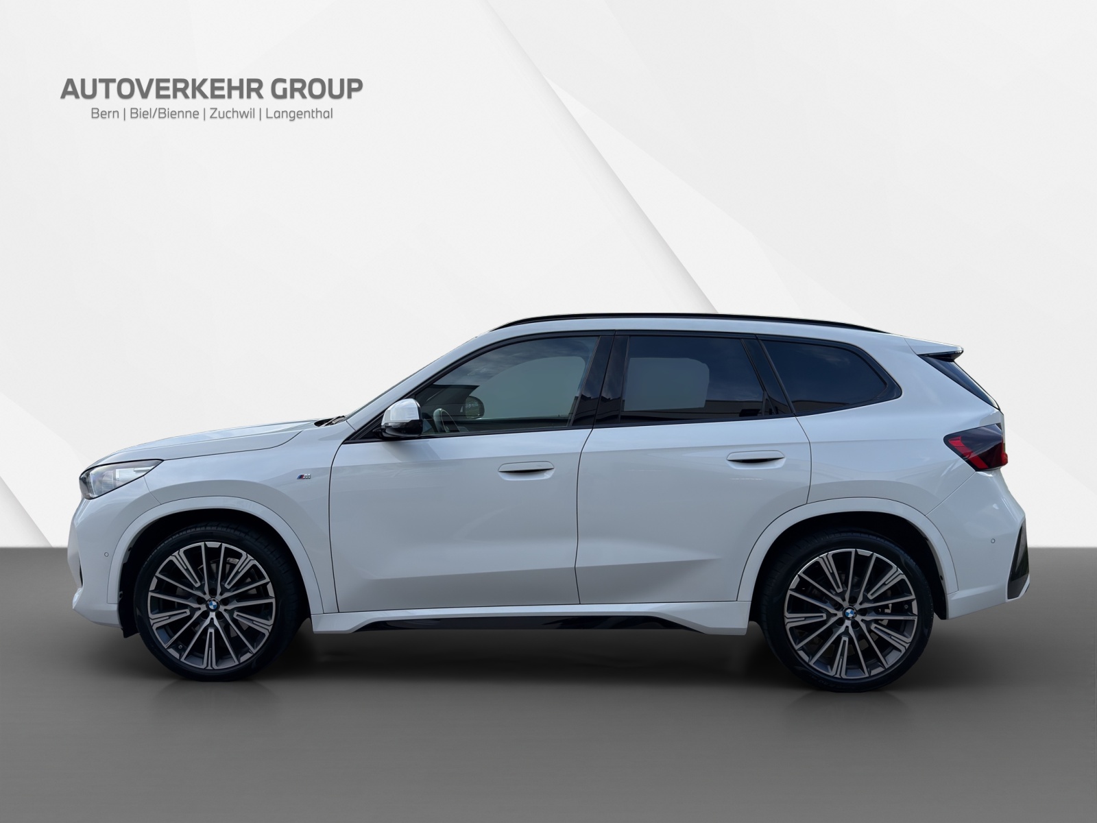 BMW X1 xDrive 23i M Sport 48V-showroom-element-2