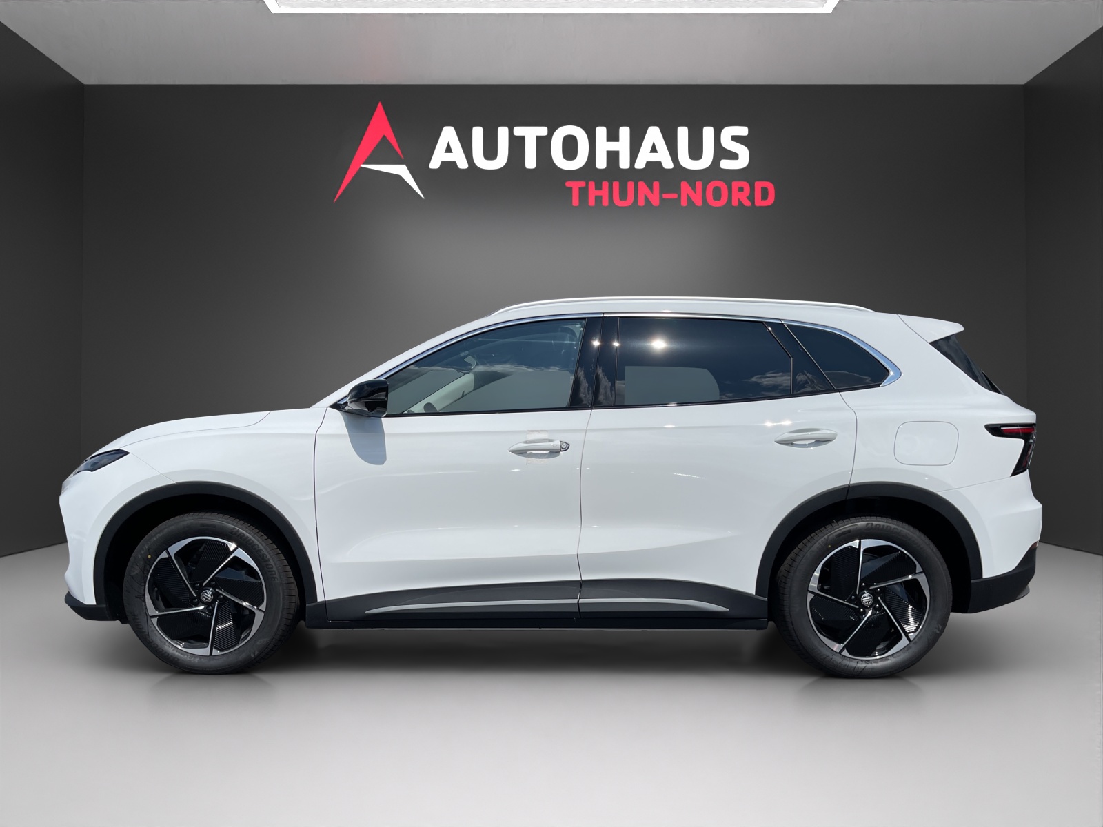 MG S5 Luxury-showroom-element-1