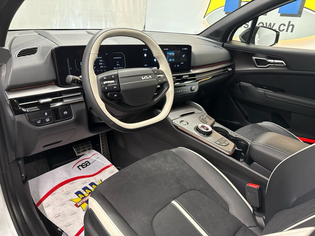 KIA Sportage 1.6T-GDi HEV GT-Line-showroom-element-2