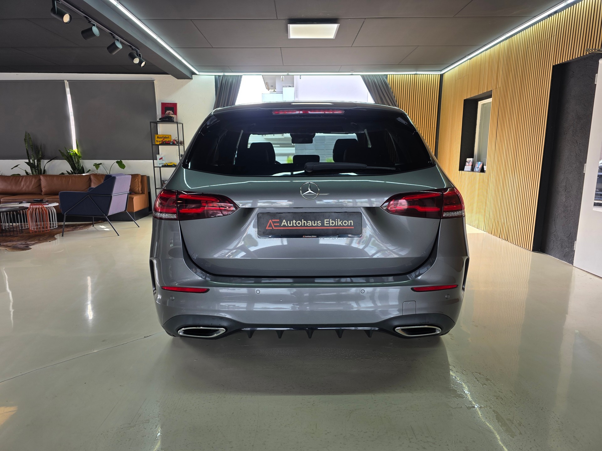MERCEDES-BENZ B 200 d AMG Line 8G-DCT-image-5
