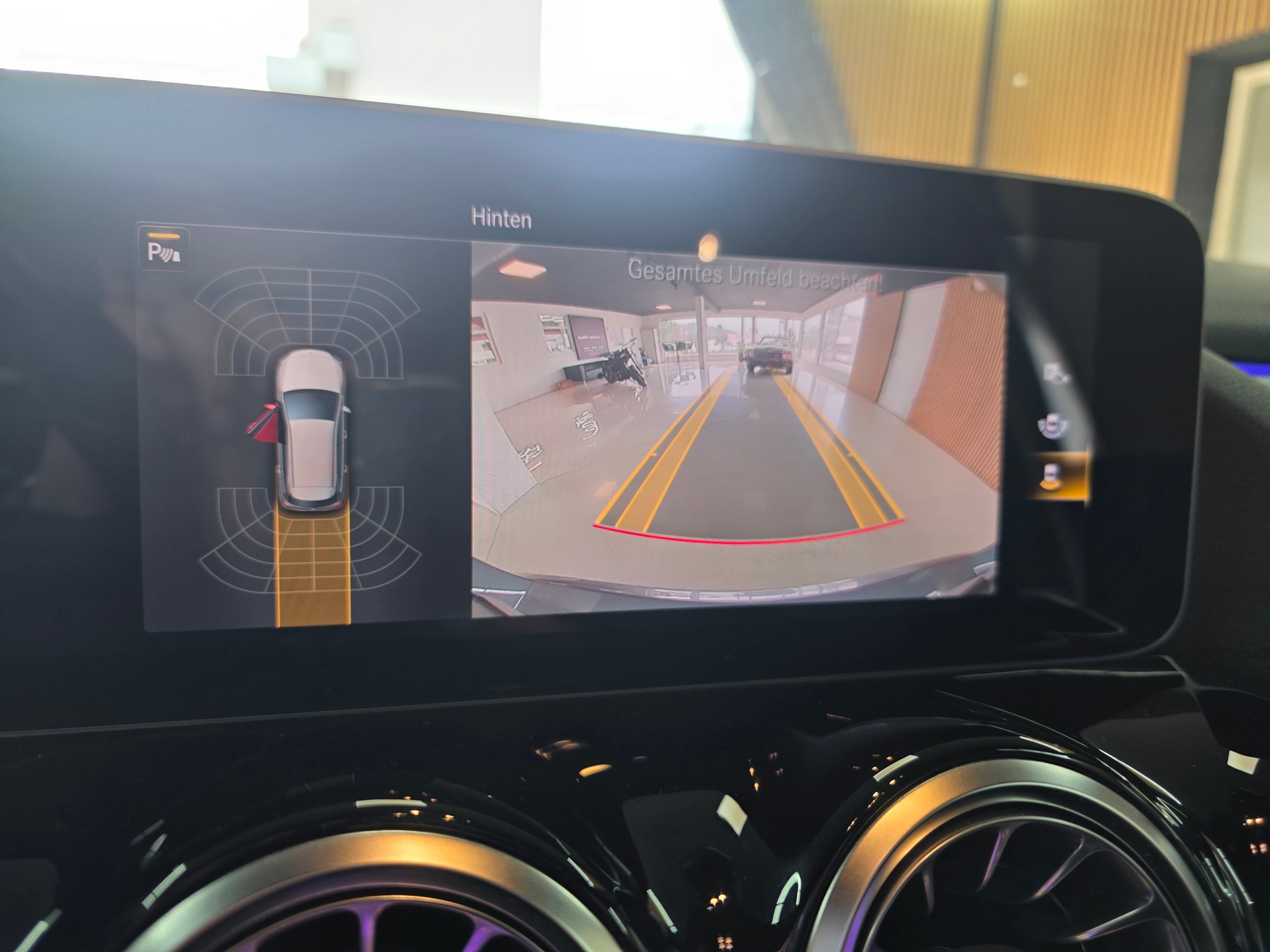 MERCEDES-BENZ B 200 d AMG Line 8G-DCT-image-16