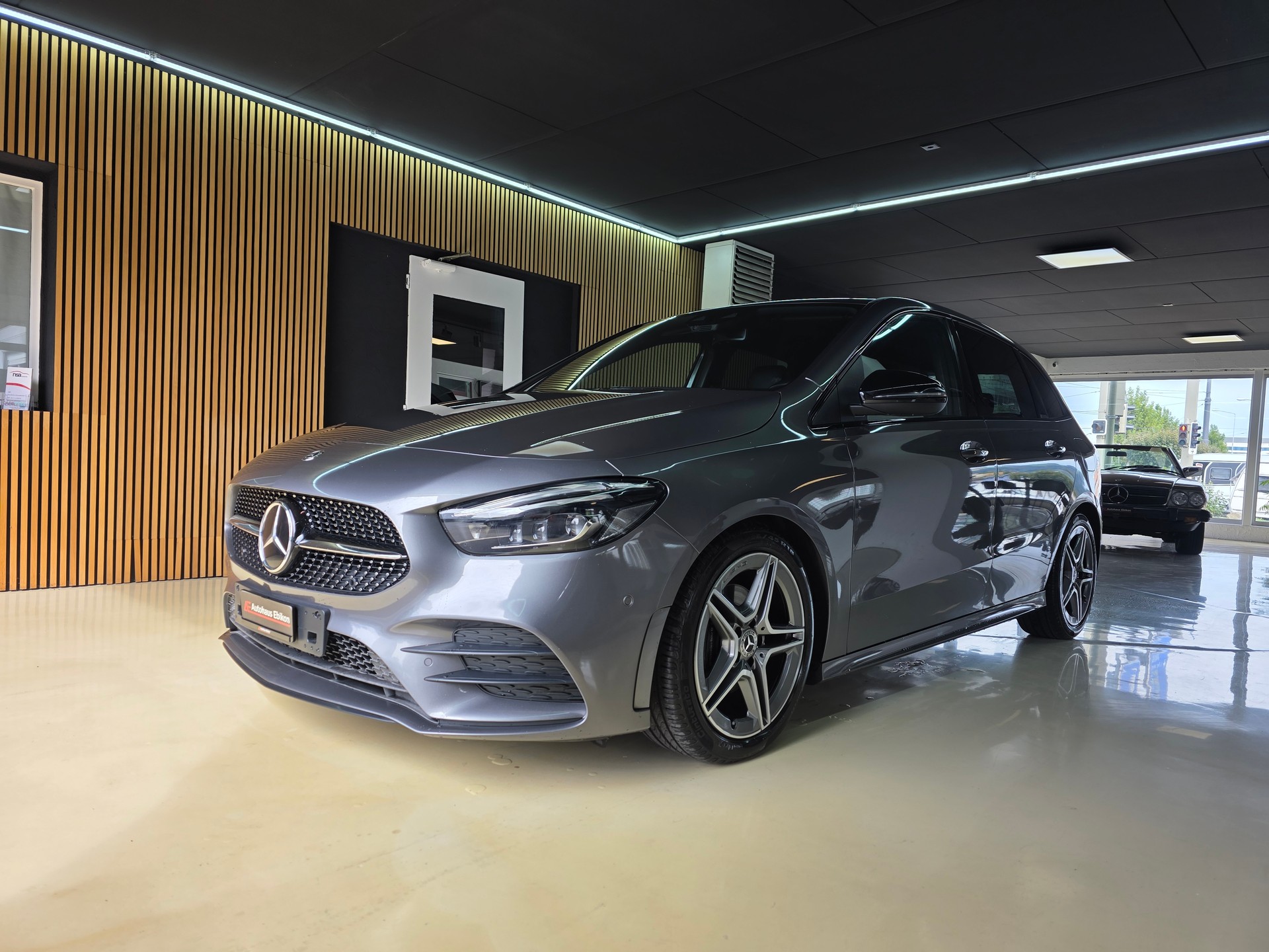 MERCEDES-BENZ B 200 d AMG Line 8G-DCT-showroom-element-2
