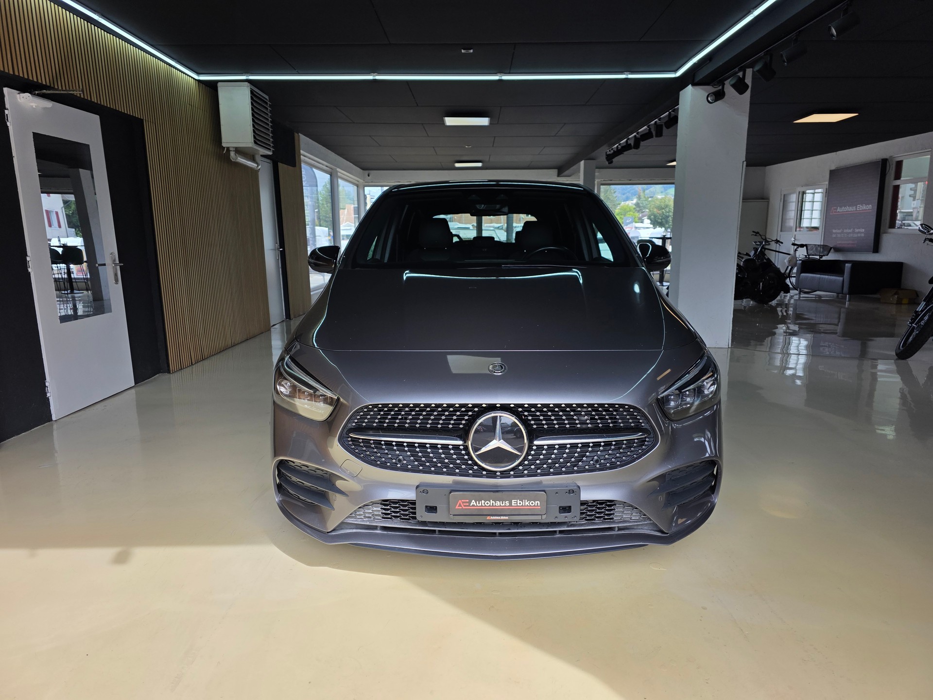 MERCEDES-BENZ B 200 d AMG Line 8G-DCT-showroom-element-1