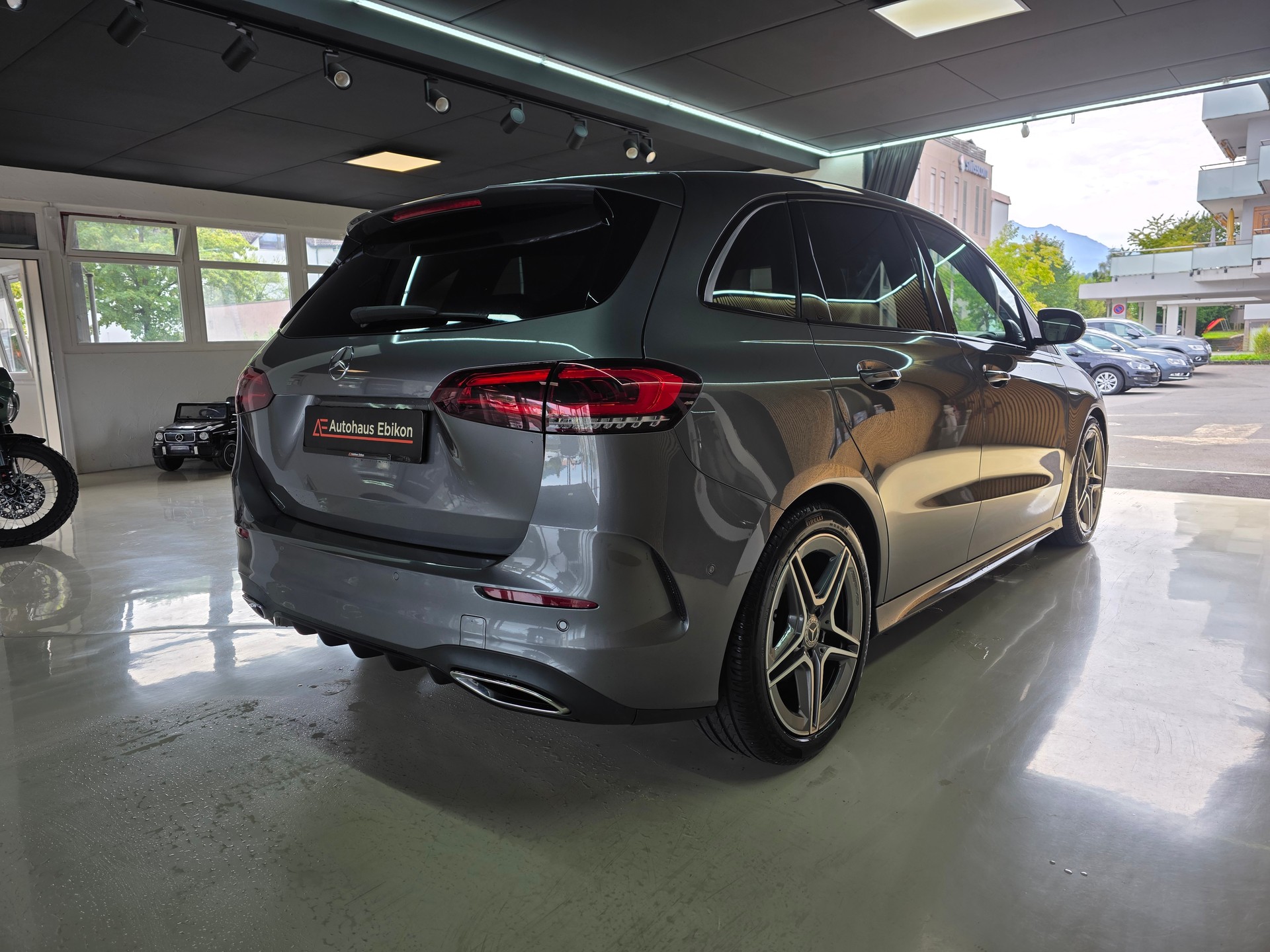 MERCEDES-BENZ B 200 d AMG Line 8G-DCT-image-6
