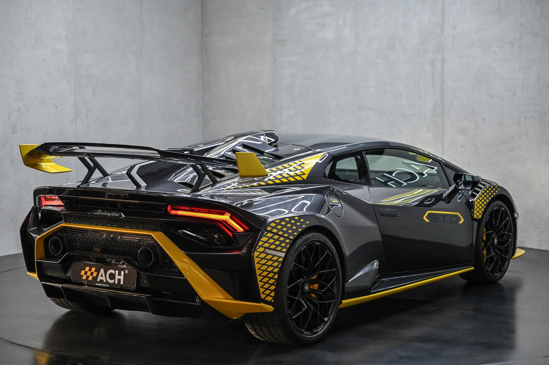 LAMBORGHINI Huracan Coupé 5.2 STO-image-8