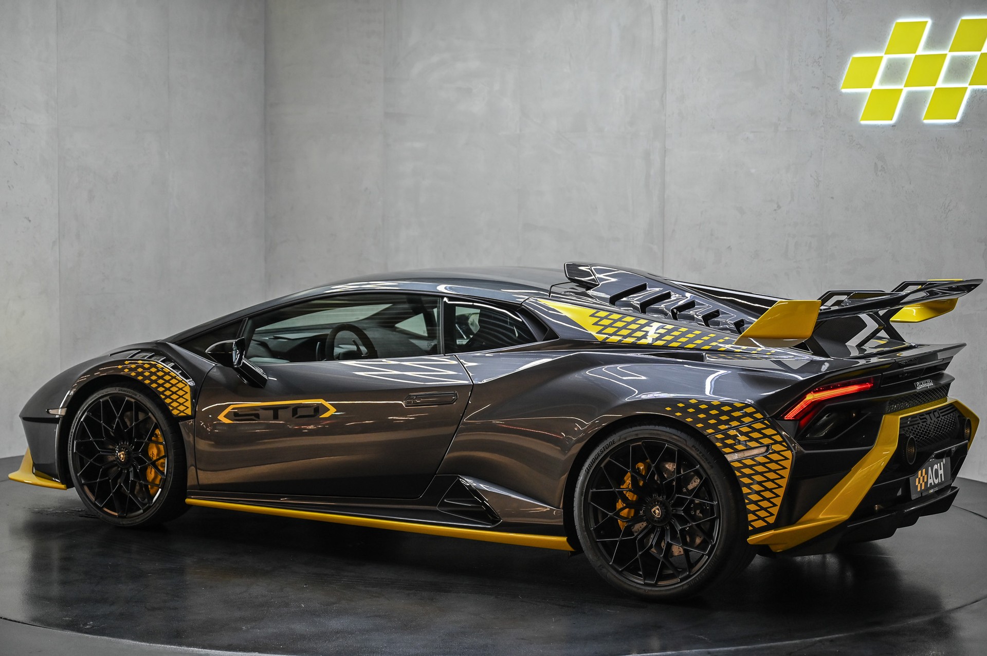 LAMBORGHINI Huracan Coupé 5.2 STO-image-5