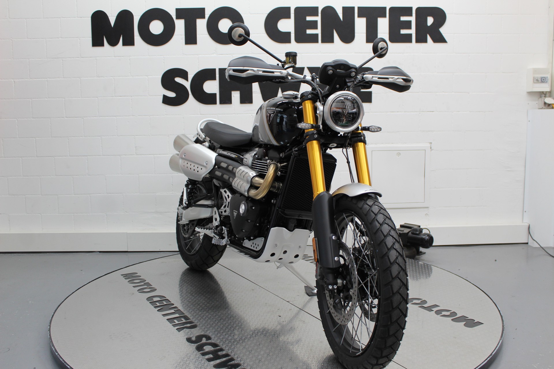 TRIUMPH Scrambler 1200 XE-image-2