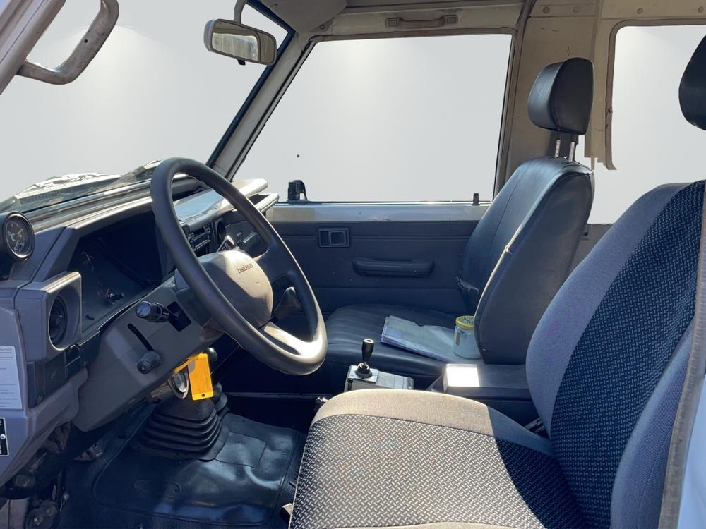 TOYOTA Land Cruiser 400 FRP-Top 4.2 D-image-3