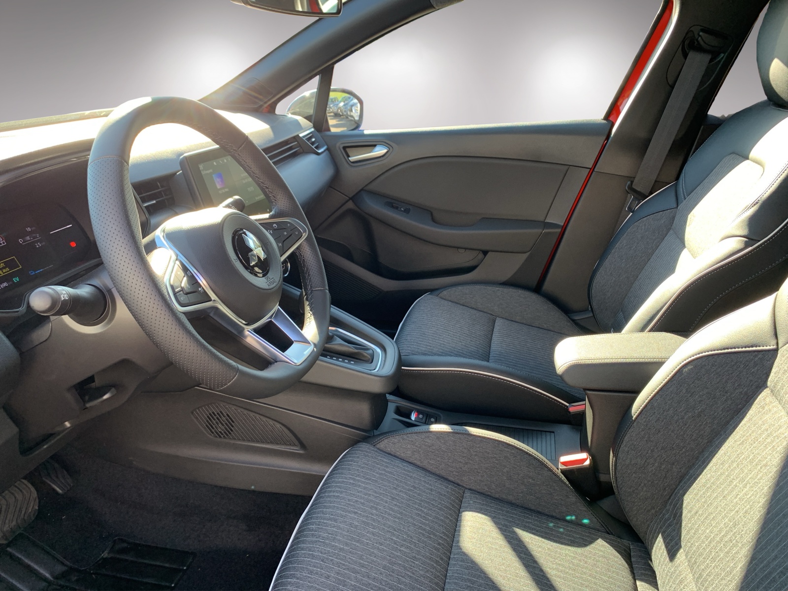 MITSUBISHI Colt 1.6 HEV Instyle-image-5