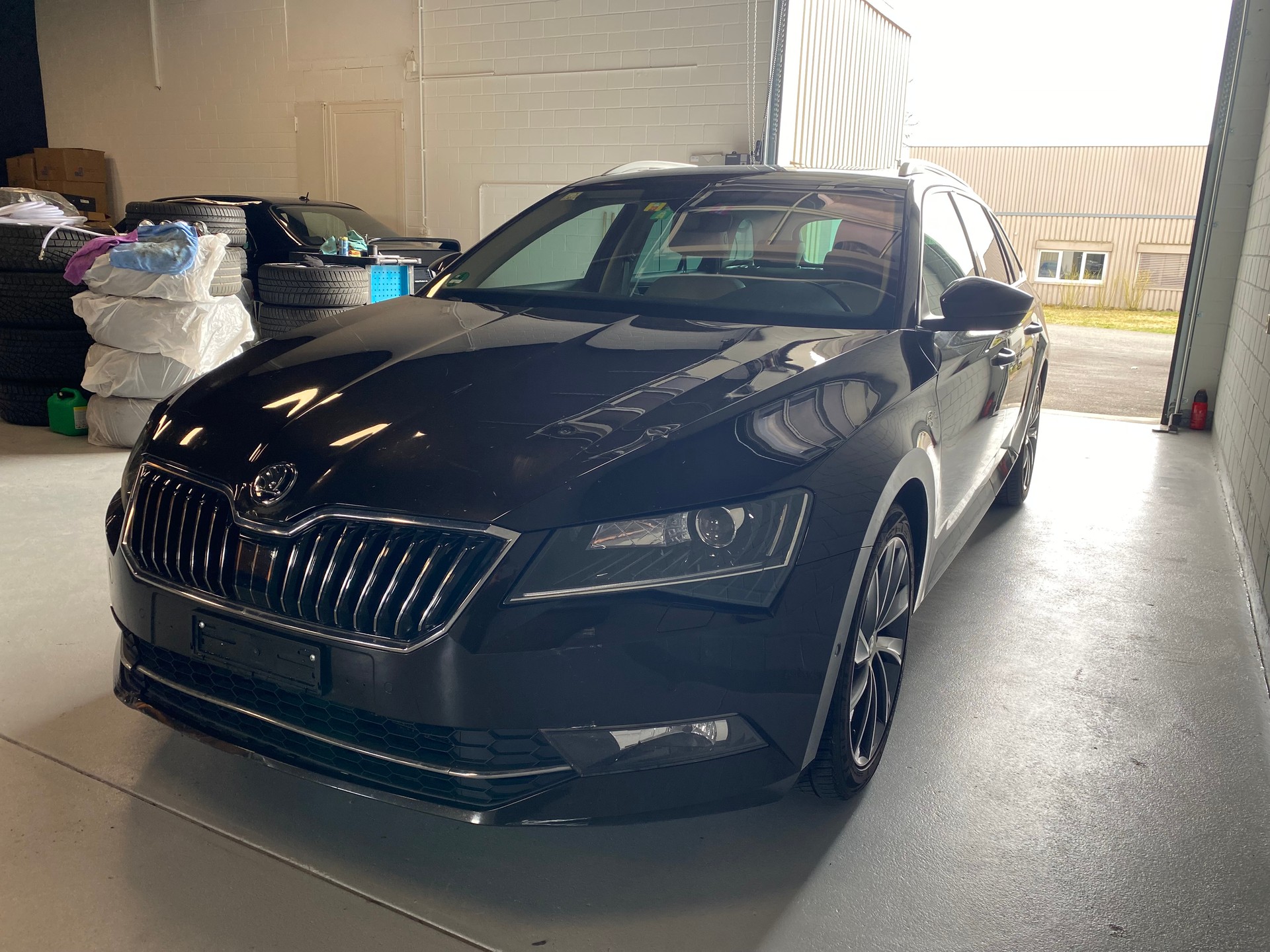 SKODA Superb Combi 2.0 TDi L&K 4x4 DSG-image-4