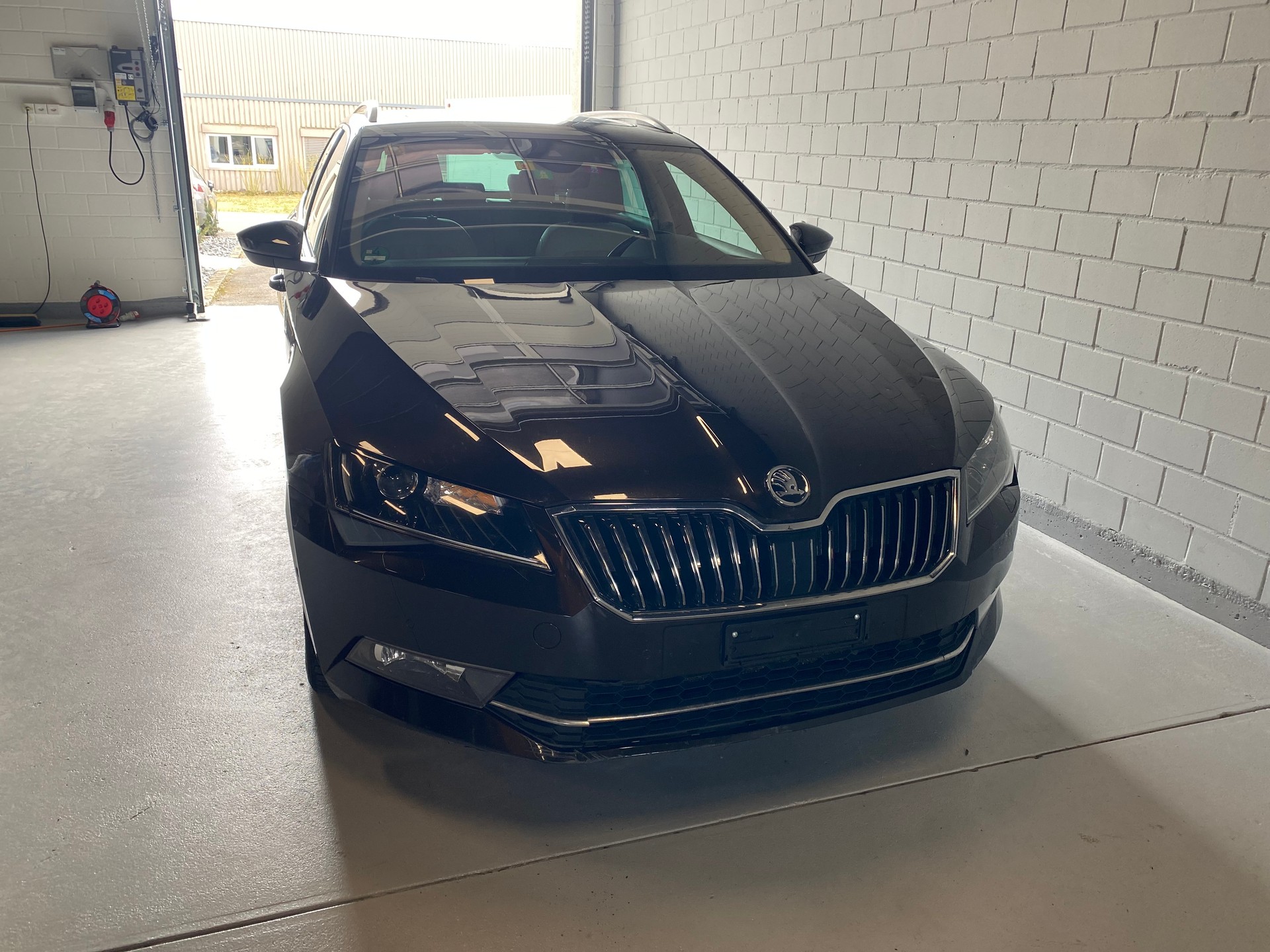 SKODA Superb Combi 2.0 TDi L&K 4x4 DSG-image-3