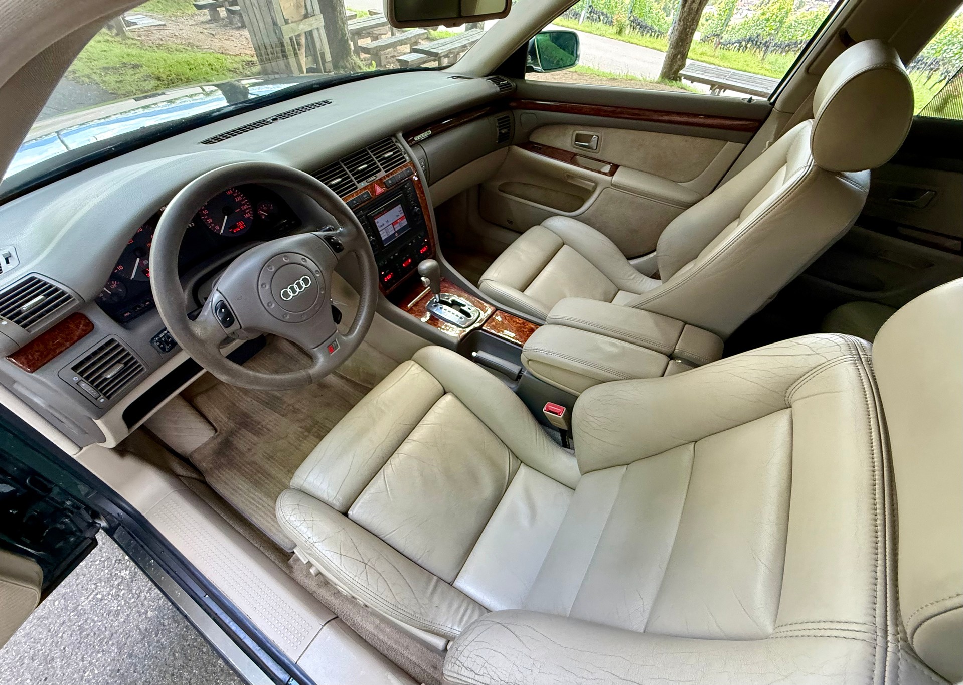 AUDI S8 4.2 quattro-image-21