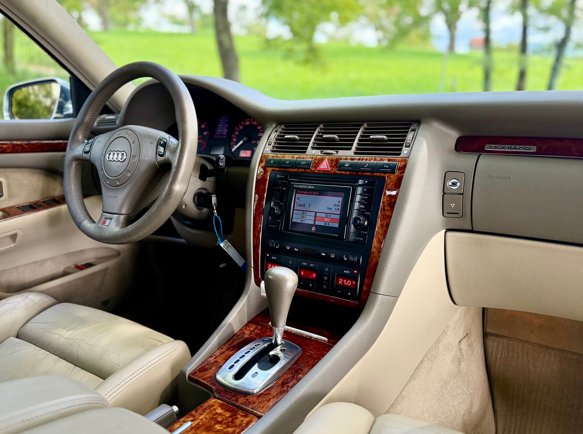 AUDI S8 4.2 quattro-image-25