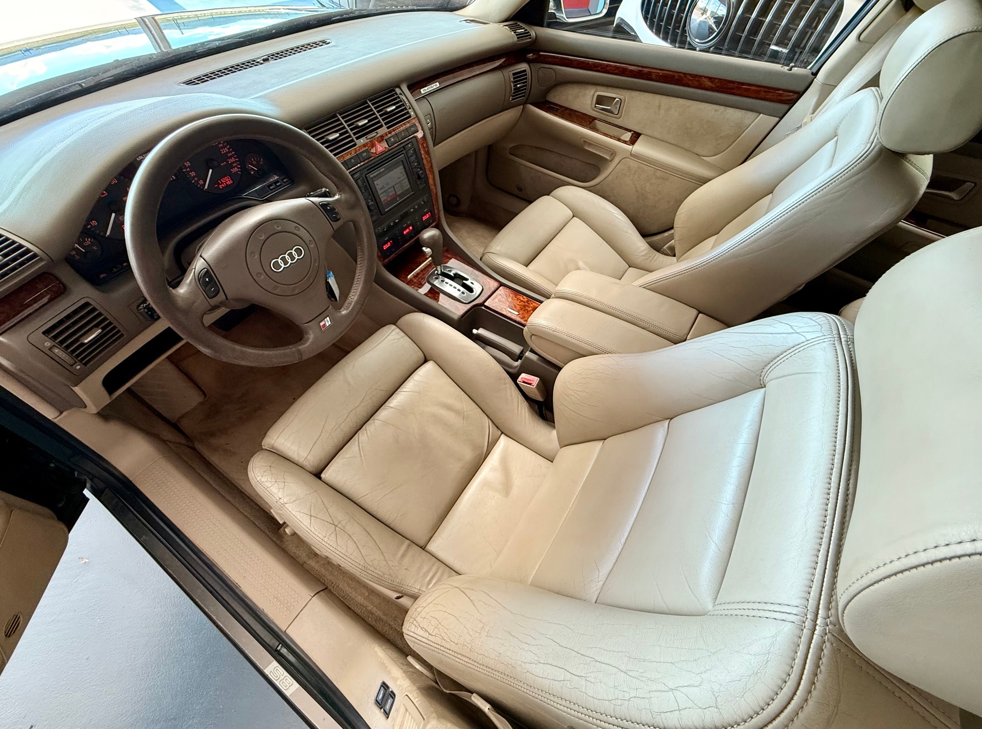 AUDI S8 4.2 quattro-image-17