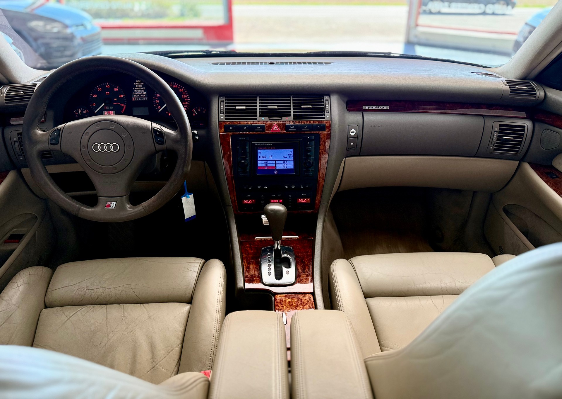 AUDI S8 4.2 quattro-image-22
