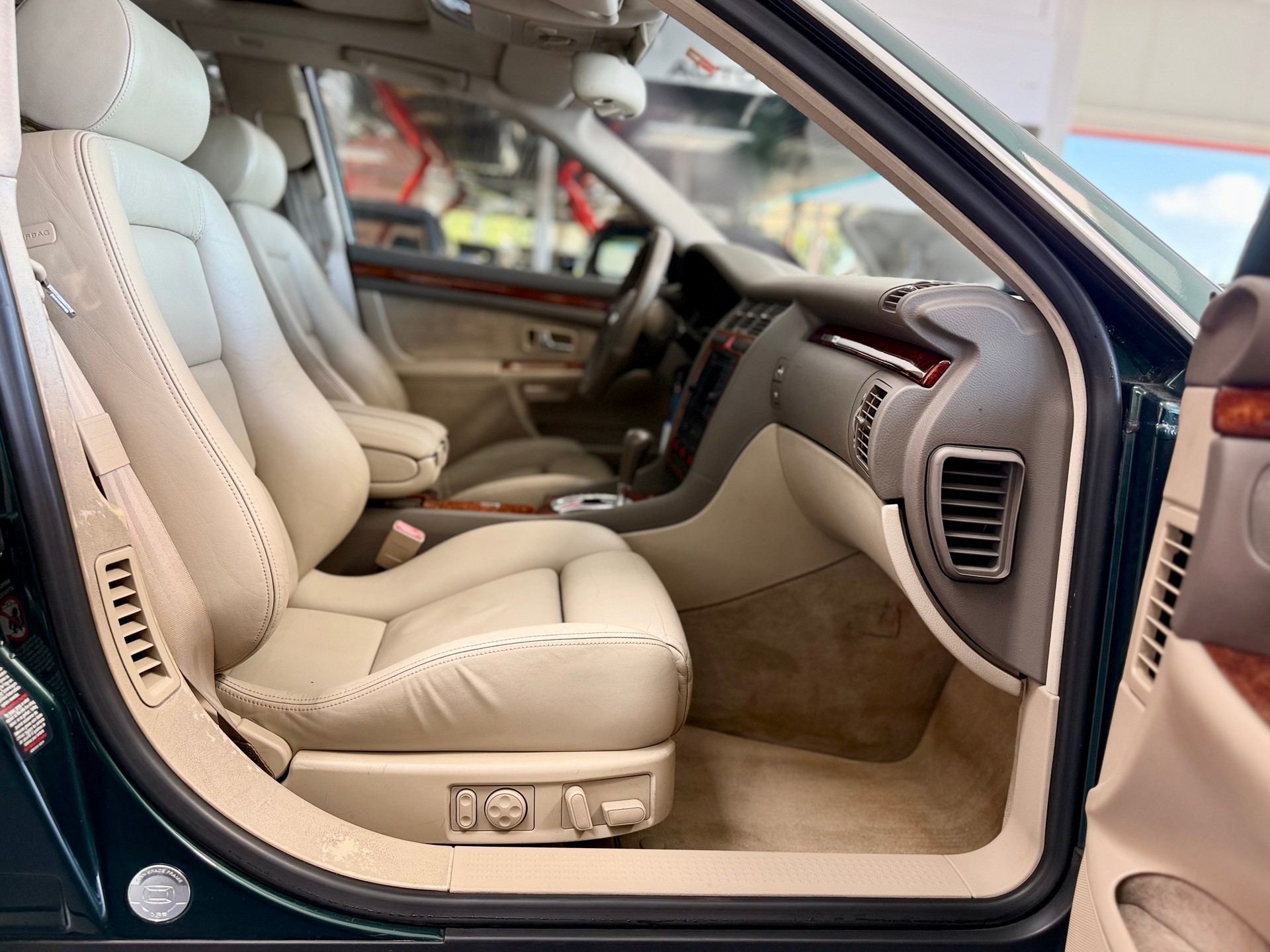 AUDI S8 4.2 quattro-image-19