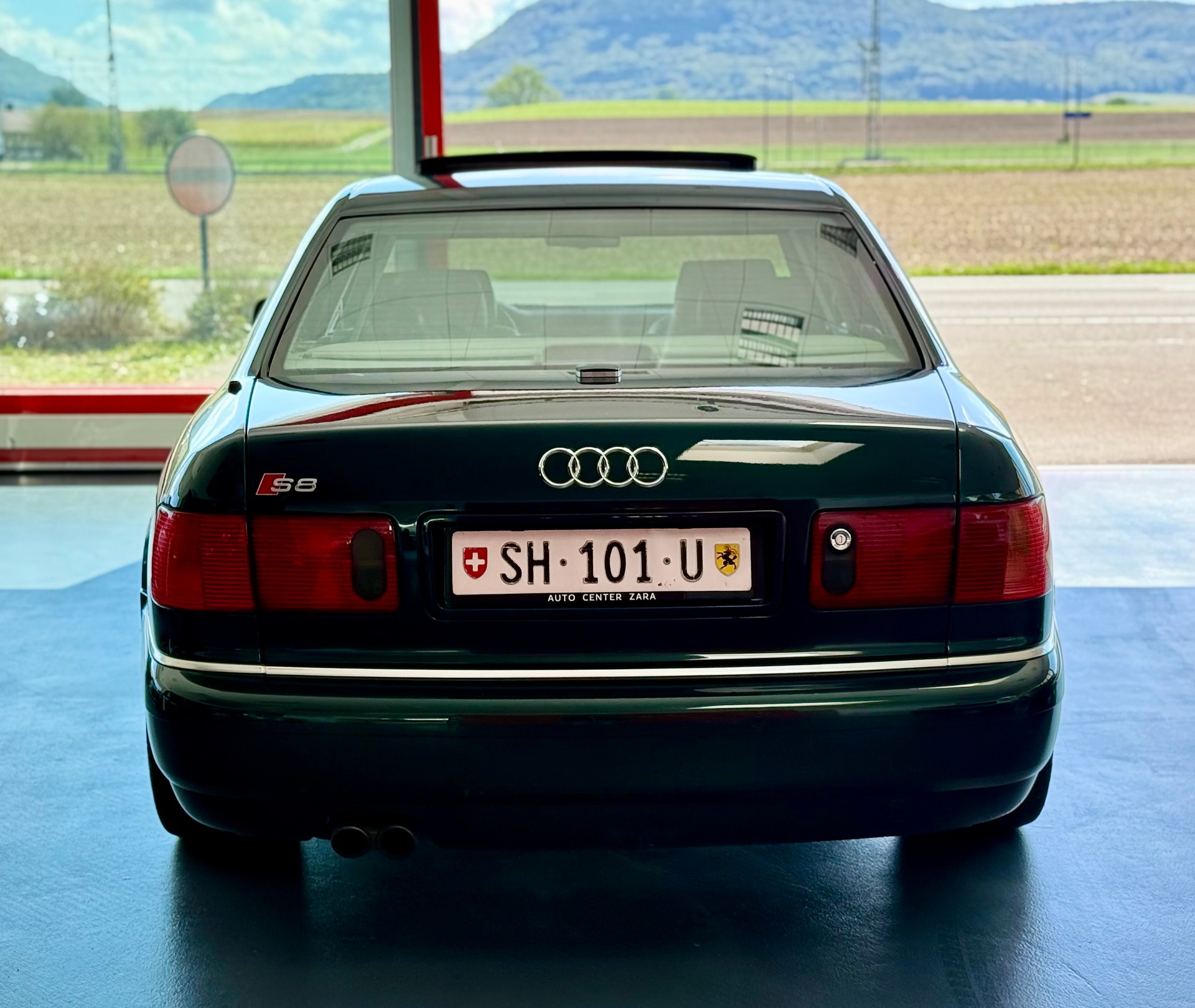 AUDI S8 4.2 quattro-image-11
